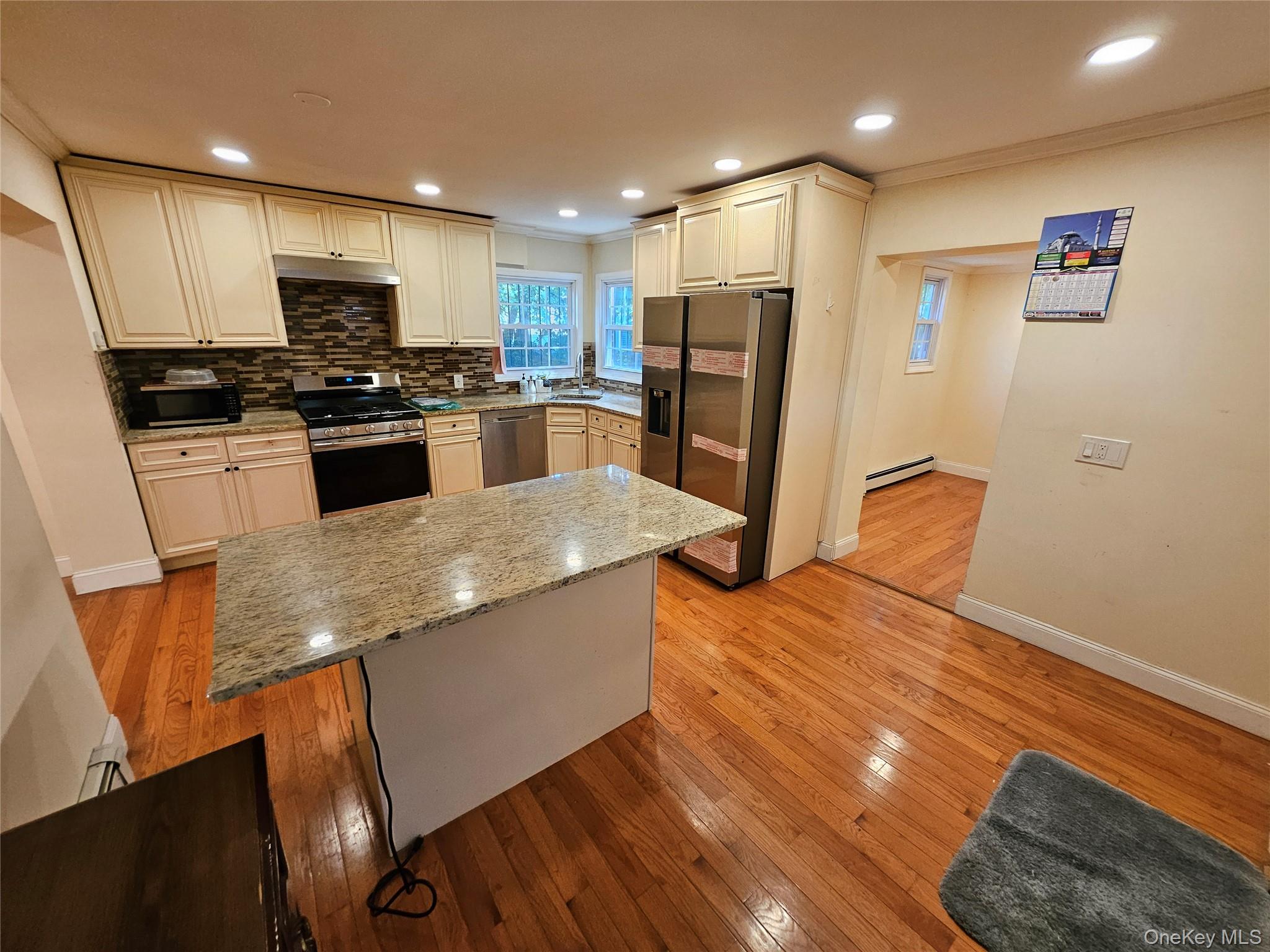 #2 photo, 100 Glenmore Avenue, 長島 Hempstead , NY 11550