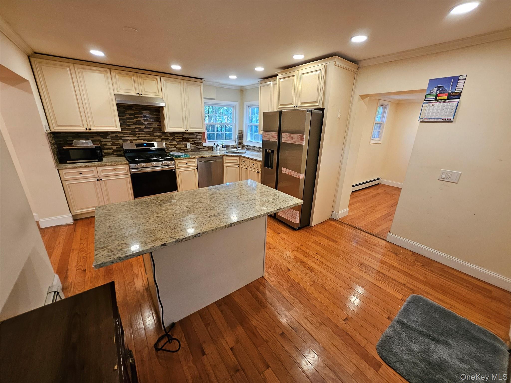 #7 photo, 100 Glenmore Avenue, 長島 Hempstead , NY 11550