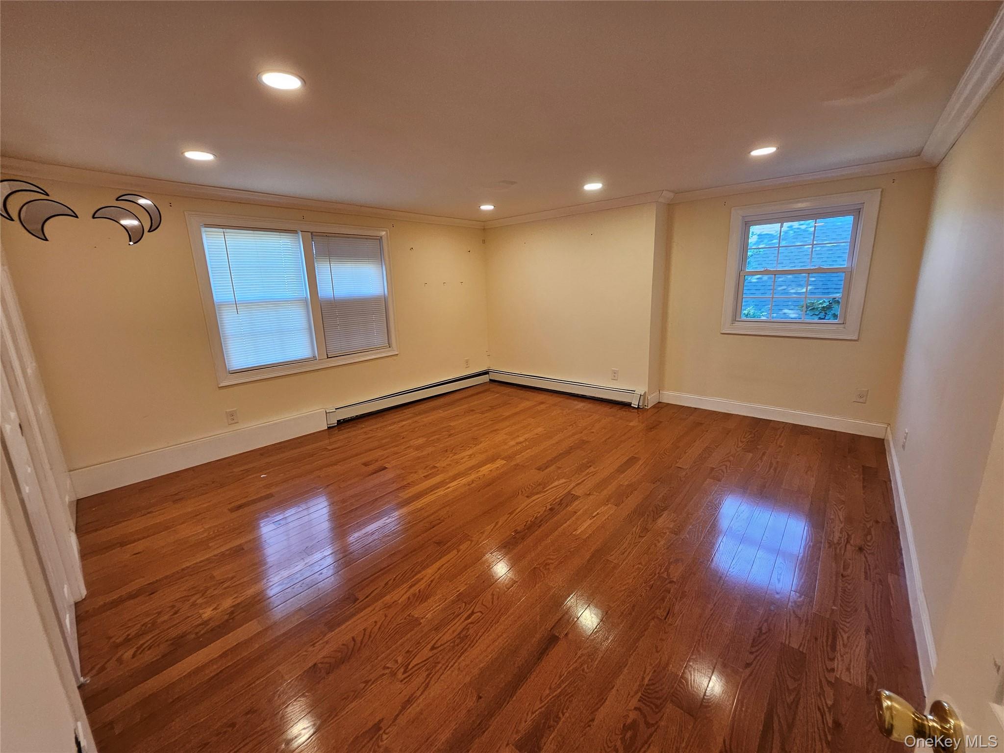 #8 photo, 100 Glenmore Avenue, 長島 Hempstead , NY 11550