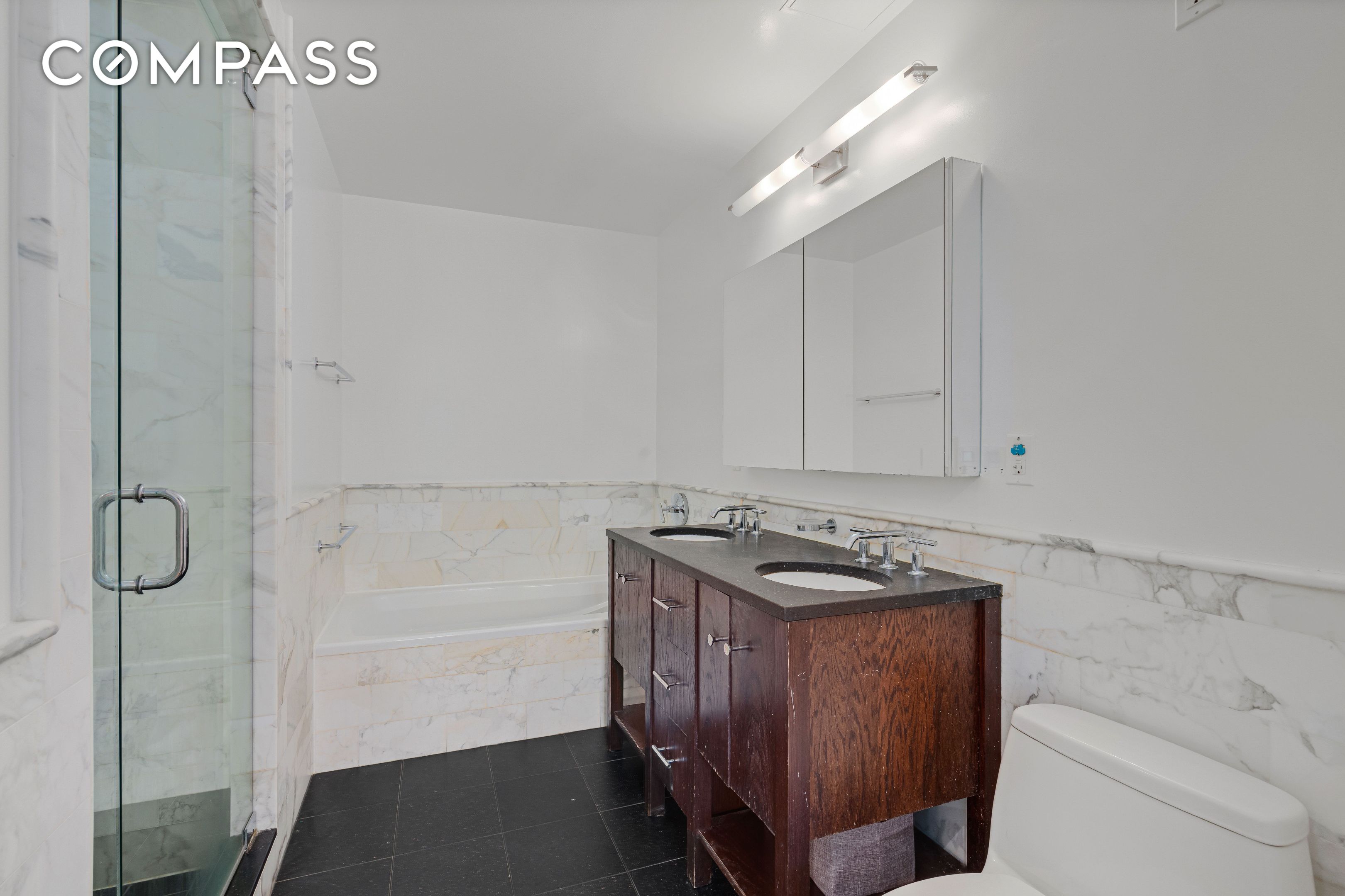 #12 photo, 454 W 54th Street, Hell's Kitchen , NY 10019