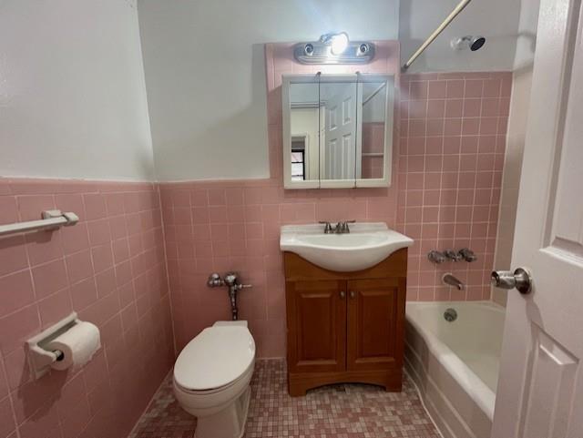 #7 photo, 108-49 63rd Avenue, Forest Hills , NY 11375