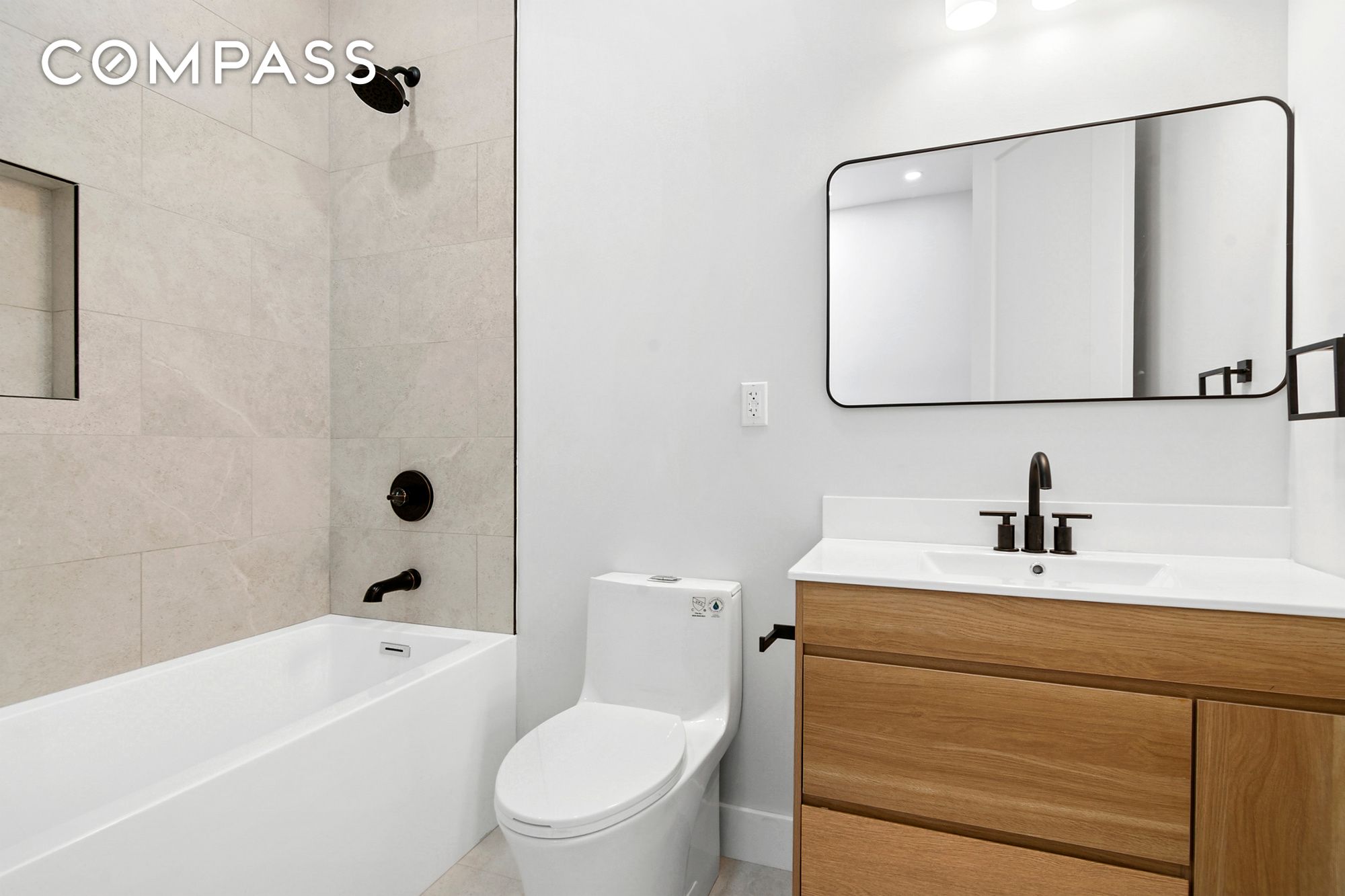 #7 photo, 41-05 20th Avenue, クイーンズ区 Astoria , NY 11105