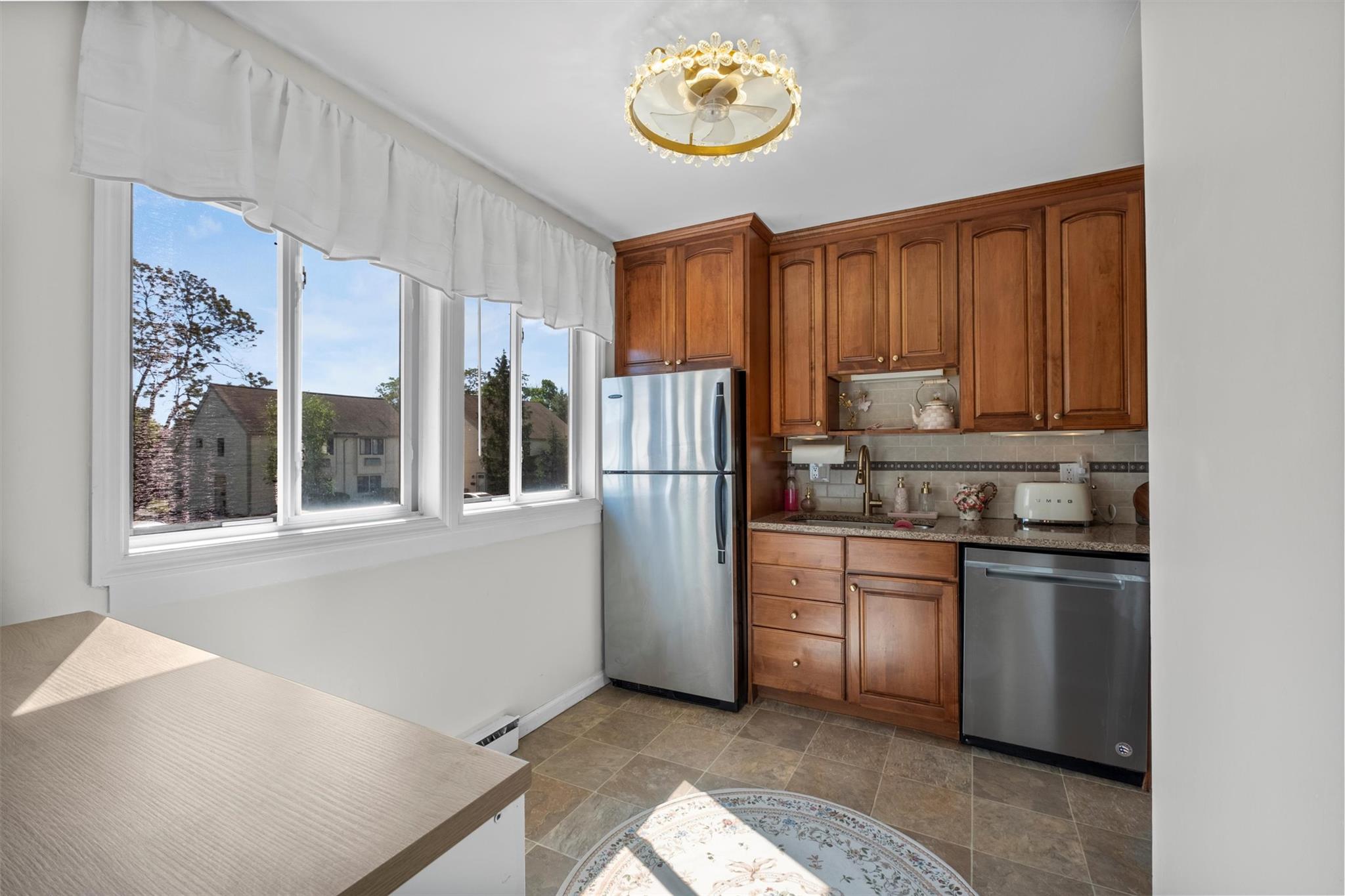 #18 photo, 2B Kings, Mohegan Lake , NY 10547