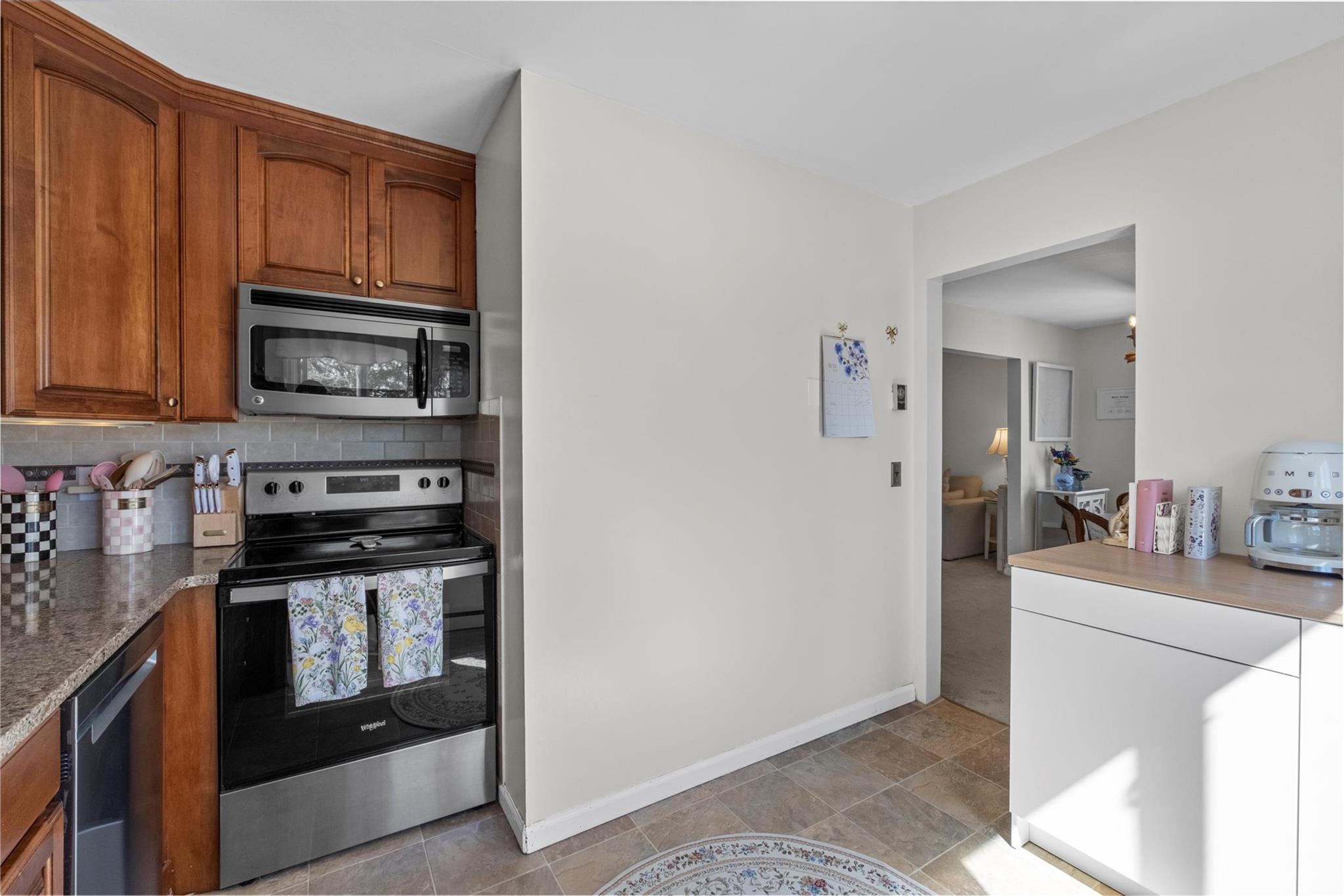 #19 photo, 2B Kings, Mohegan Lake , NY 10547