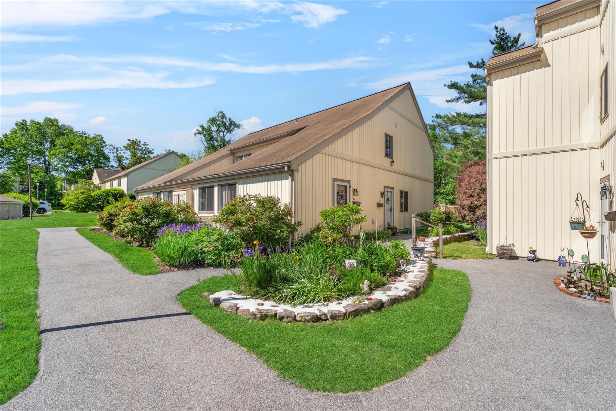 #4 photo, 2B Kings, Mohegan Lake , NY 10547