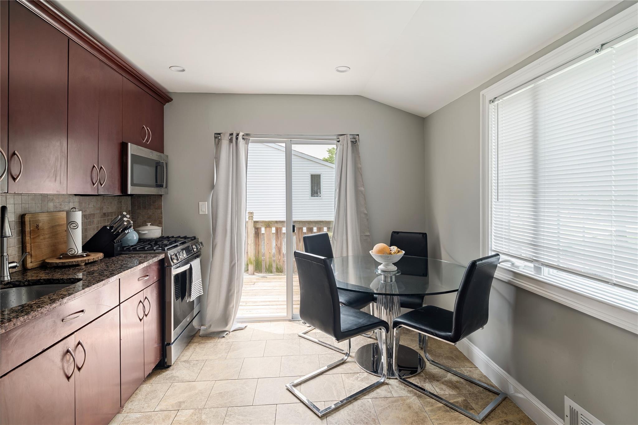 #12 photo, 22 Pomper Drive, サフォーク郡 East Northport , NY 11731