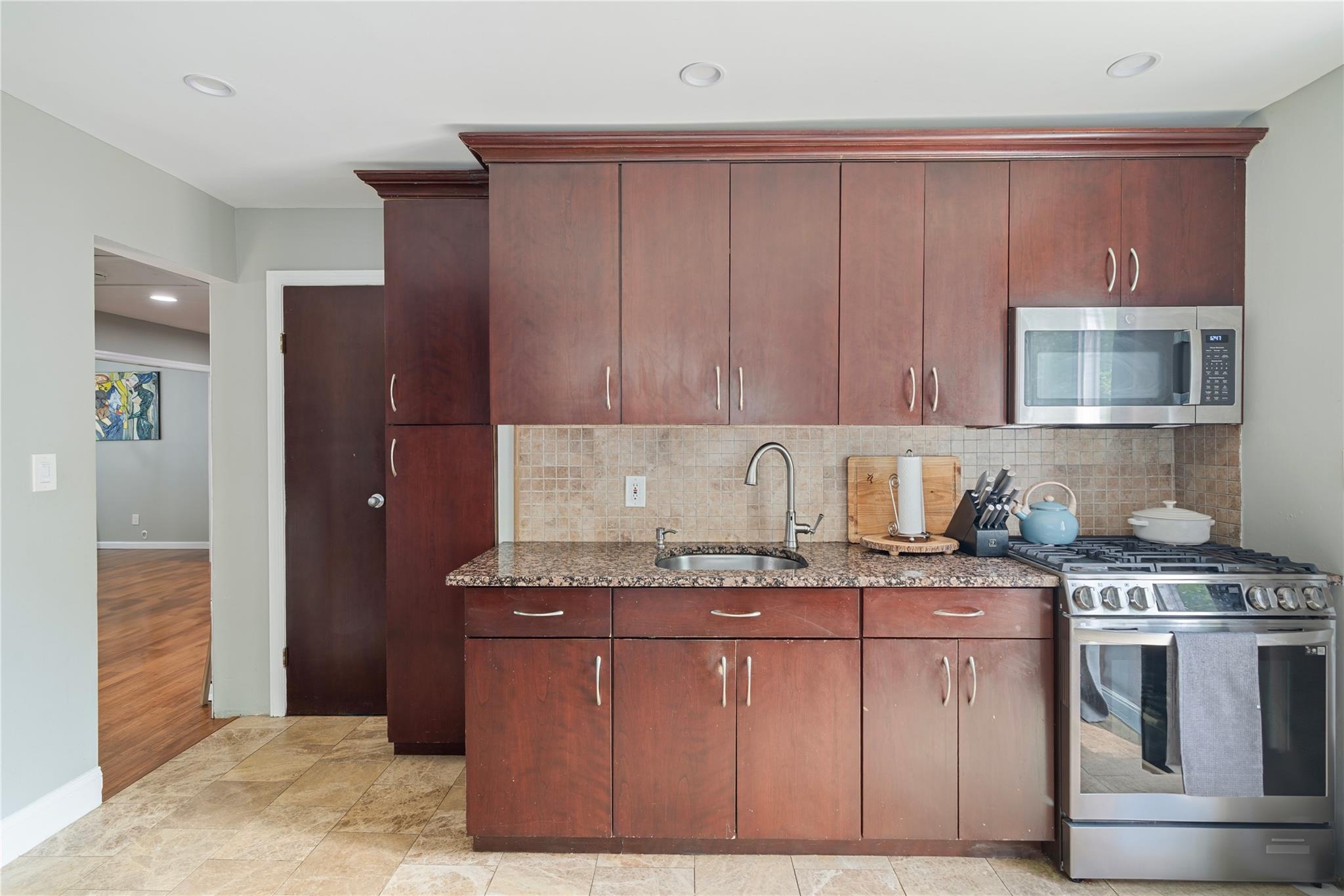 #14 photo, 22 Pomper Drive, サフォーク郡 East Northport , NY 11731