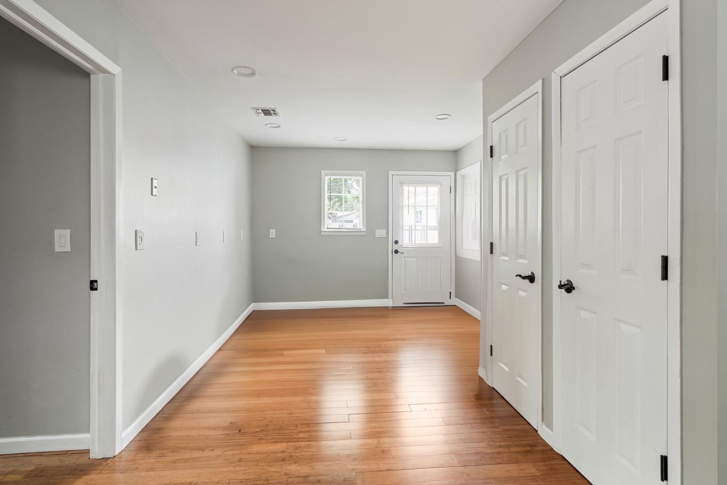 #15 photo, 22 Pomper Drive, サフォーク郡 East Northport , NY 11731