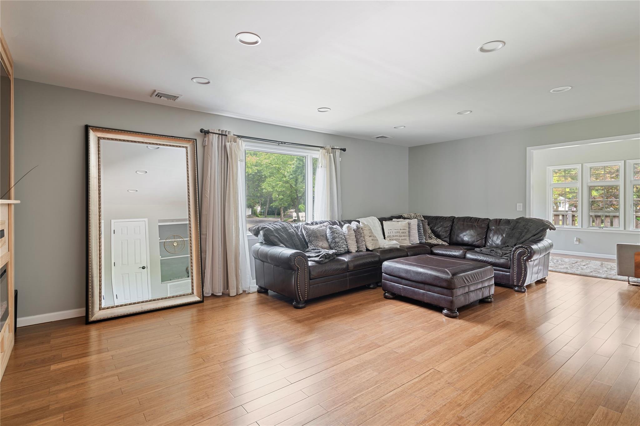 #9 photo, 22 Pomper Drive, サフォーク郡 East Northport , NY 11731