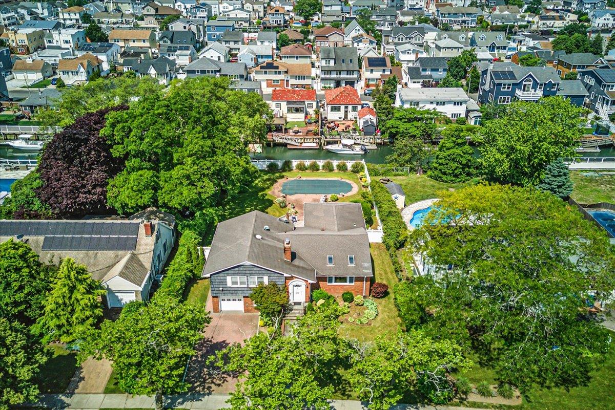 #17 photo, 189 Blackheath Road, Lido Beach , NY 11561