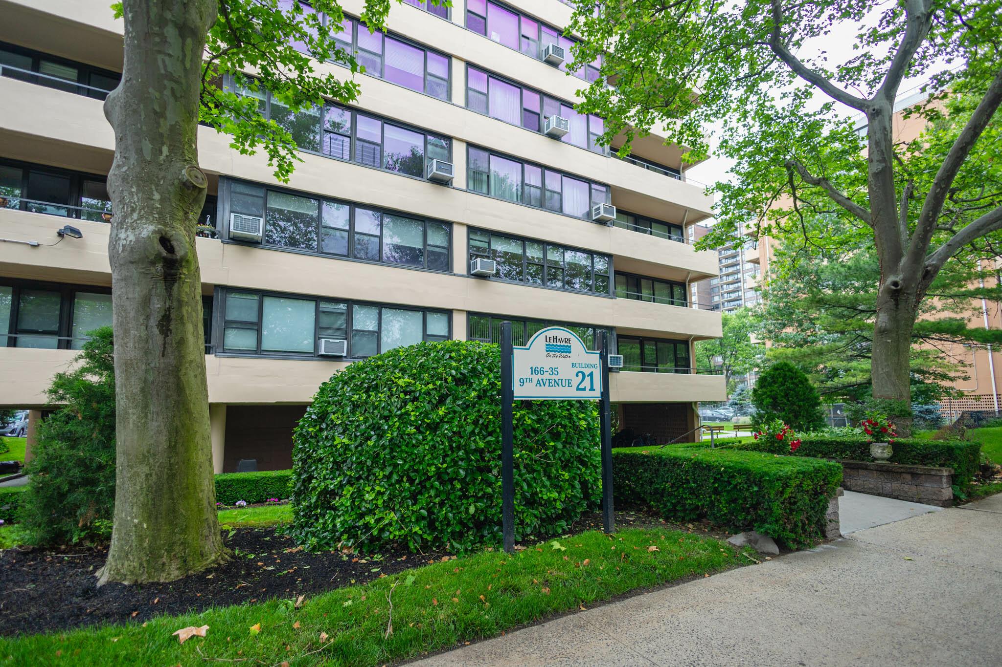 #17 photo, 166-35 9th Avenue, クイーンズ区 Beechhurst , NY 11357