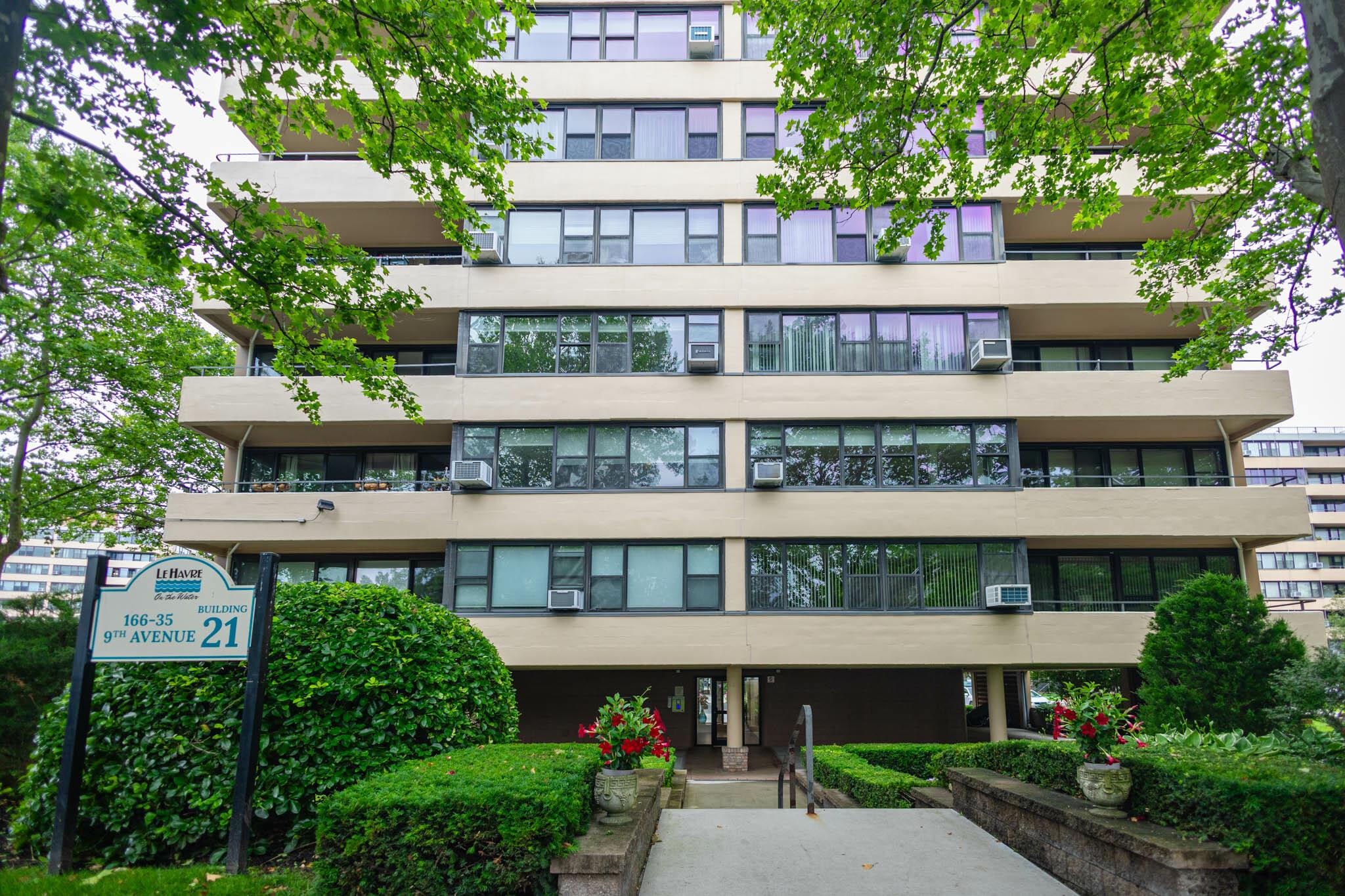 #18 photo, 166-35 9th Avenue, クイーンズ区 Beechhurst , NY 11357