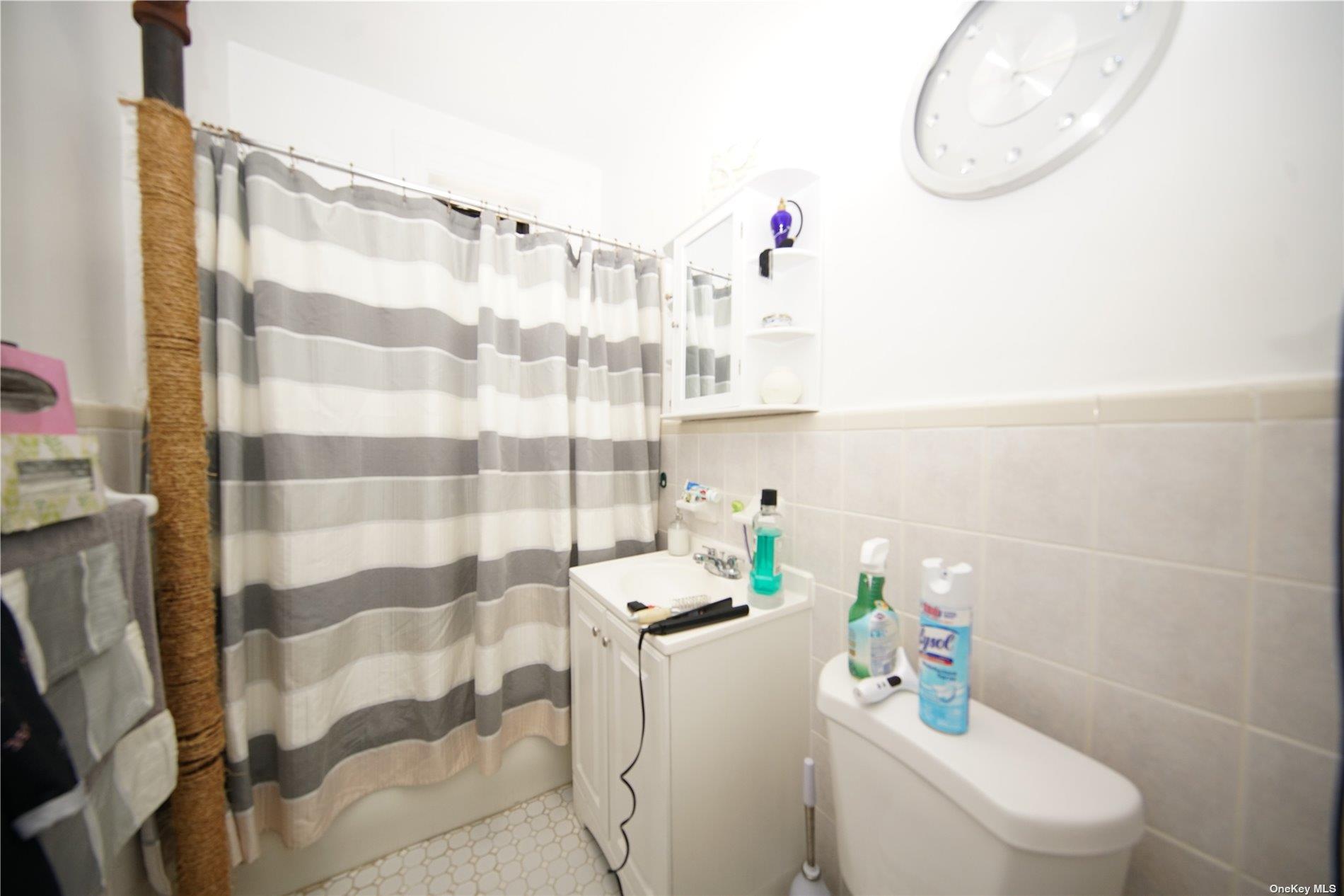 #14 photo, 40-45 99th Street, クイーンズ区 Corona , NY 11368