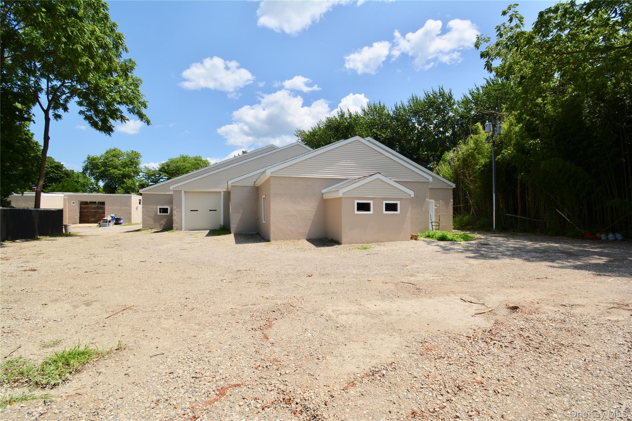 #2 photo, 380 Grove Avenue, サフォーク郡 Patchogue , NY 11772