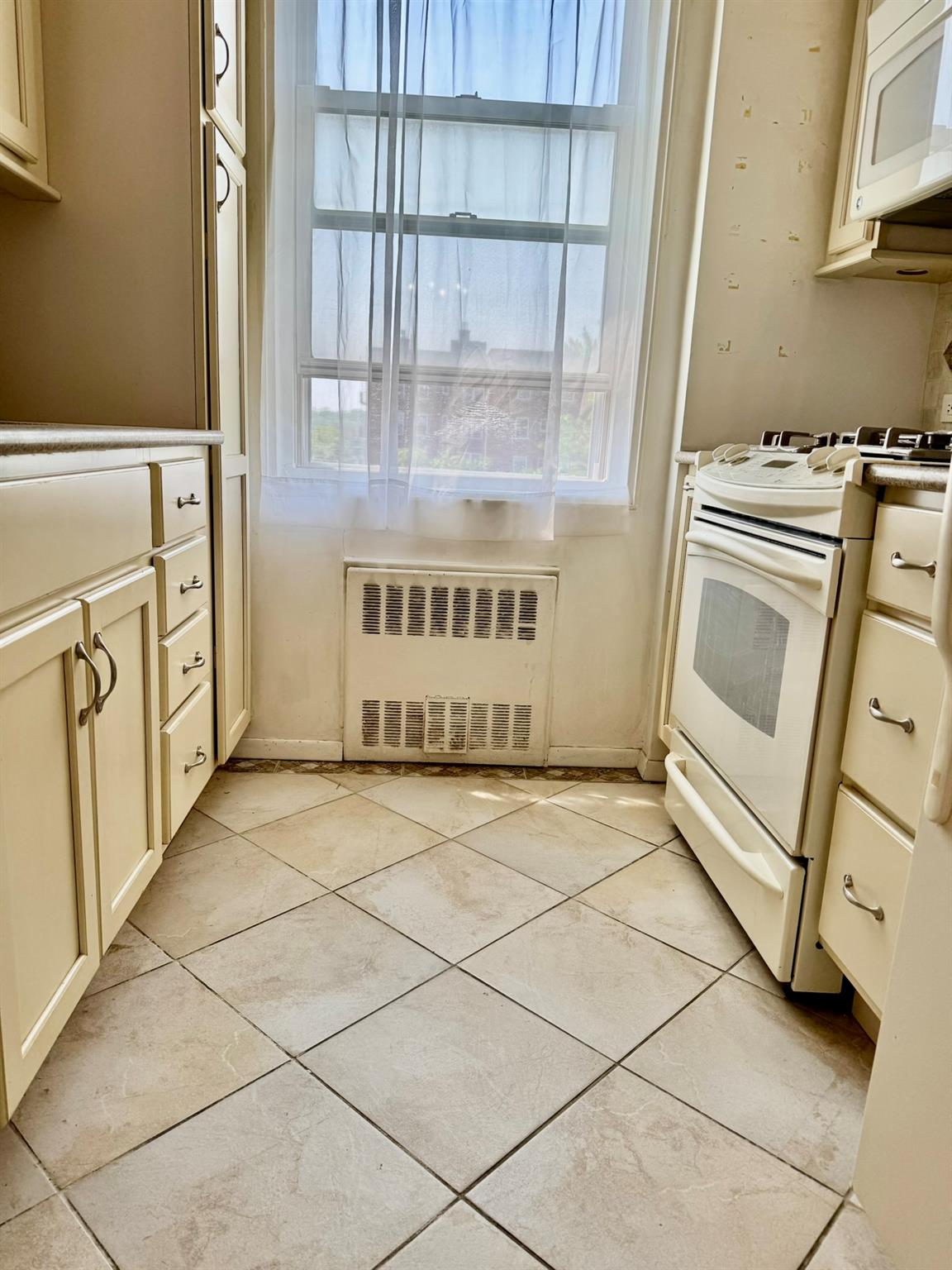 #4 photo, 6300 Riverdale Avenue, Bronx , NY 10471