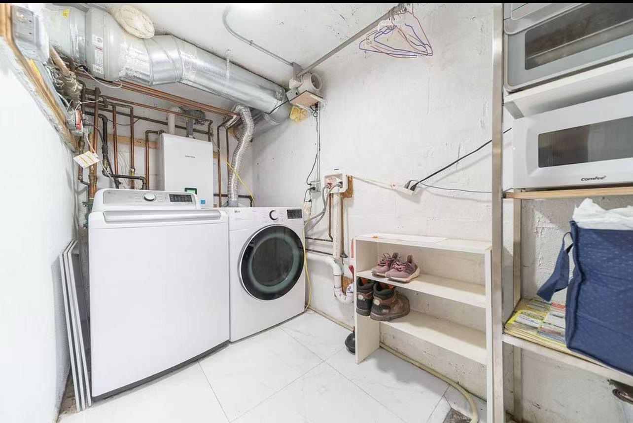 #10 photo, 40-02 202nd Street, Bayside , NY 11361