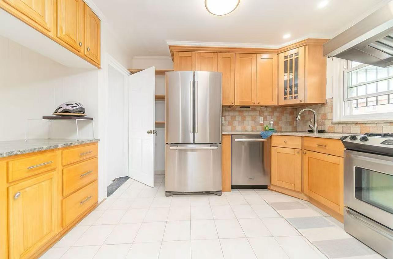 #3 photo, 40-02 202nd Street, Bayside , NY 11361