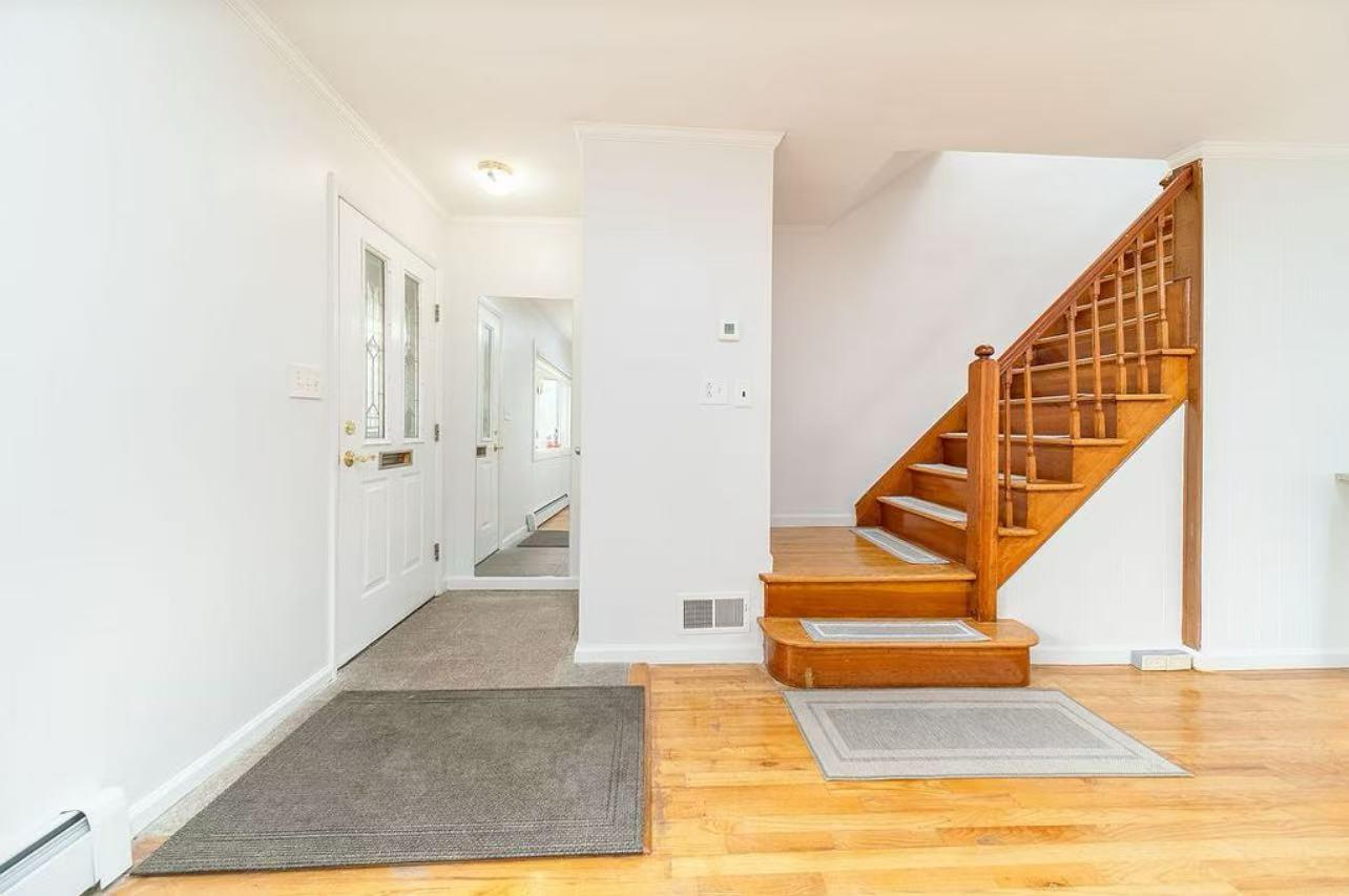 #4 photo, 40-02 202nd Street, Bayside , NY 11361