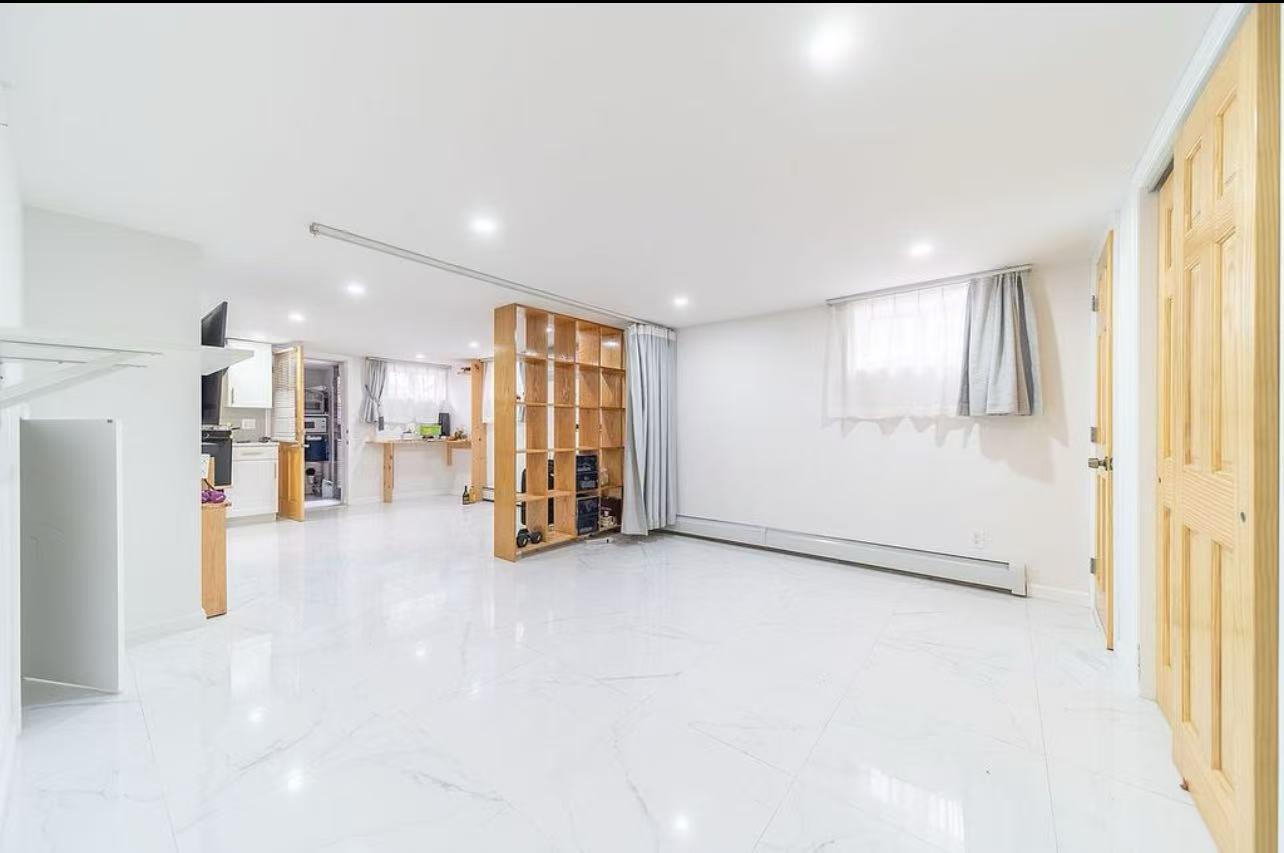 #5 photo, 40-02 202nd Street, Bayside , NY 11361