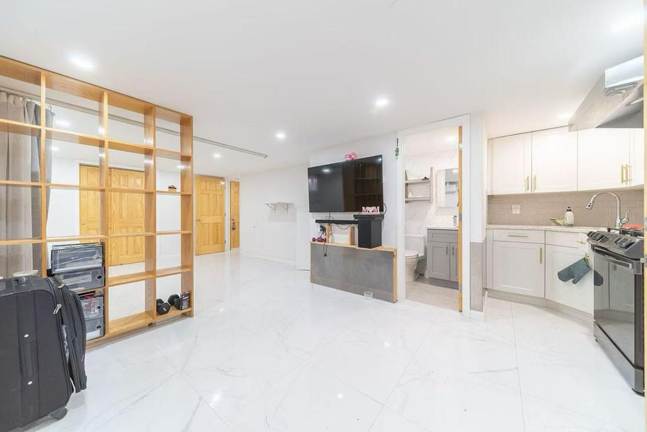 #7 photo, 40-02 202nd Street, Bayside , NY 11361