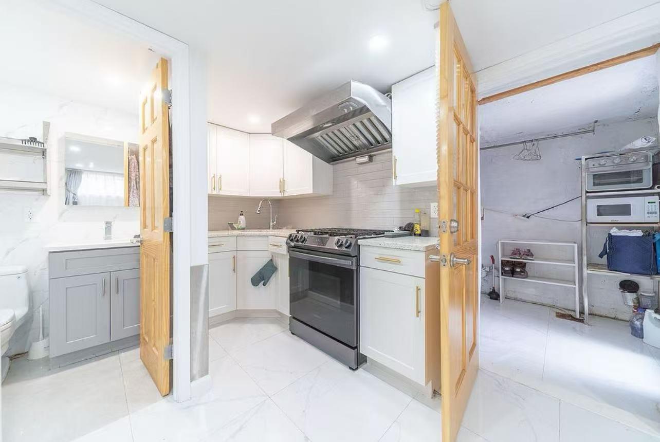 #8 photo, 40-02 202nd Street, Bayside , NY 11361