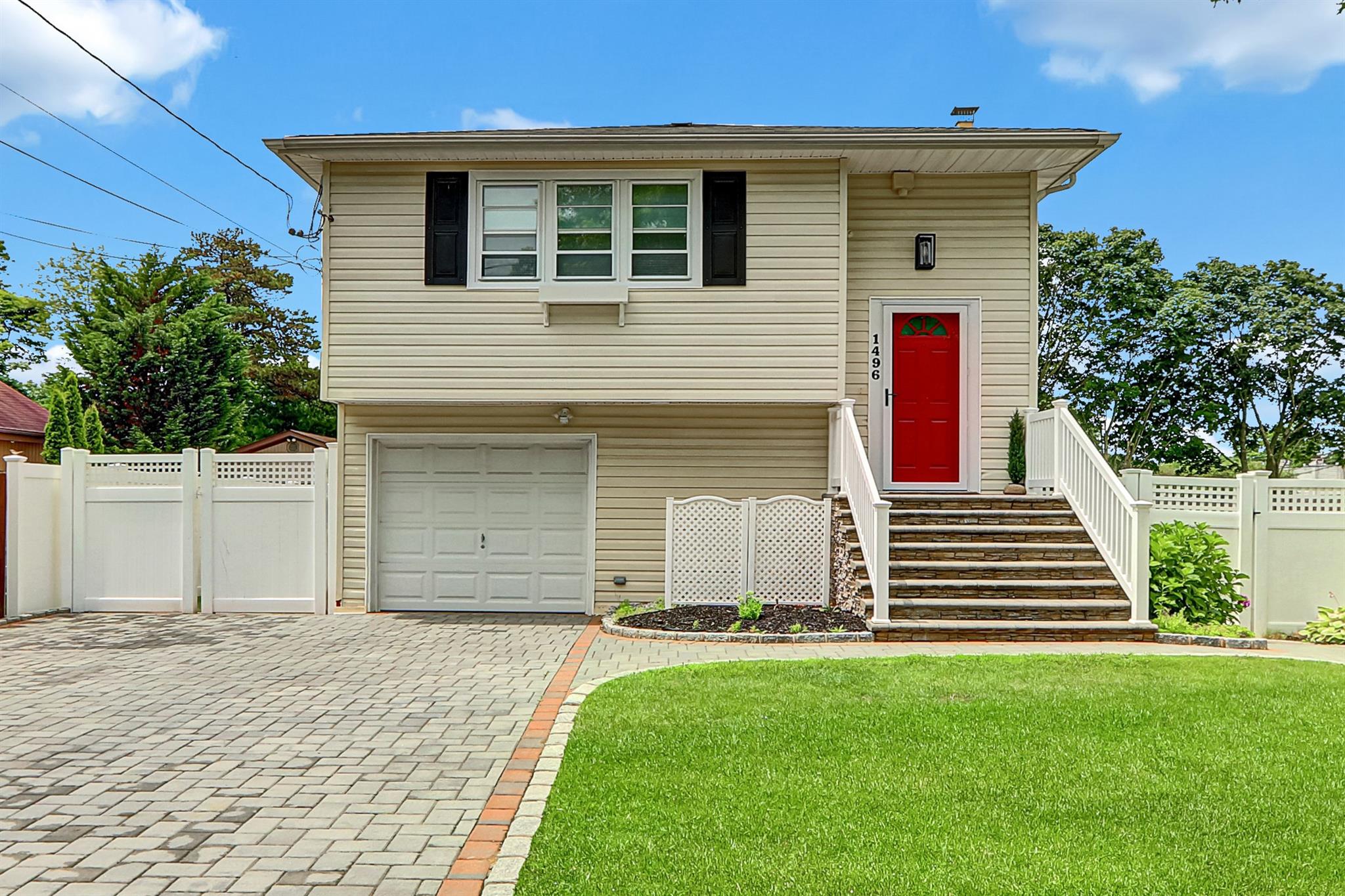 #1 photo, 1496 Ocean Avenue, 東長島 Bohemia , NY 11716
