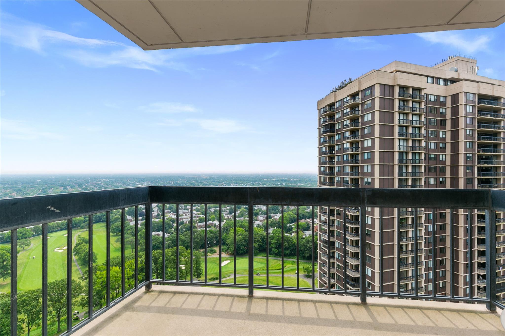 #15 photo, 271-10 Grand Central Parkway, クイーンズ区 Floral Park , NY 11005