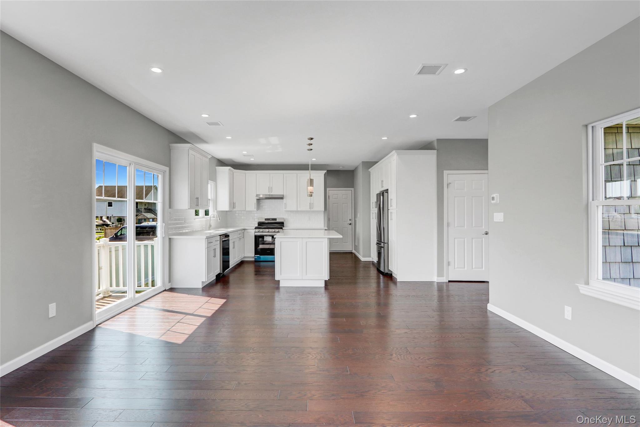 #11 photo, 2941 Moreland Avenue, ナッソー郡 Oceanside , NY 11572