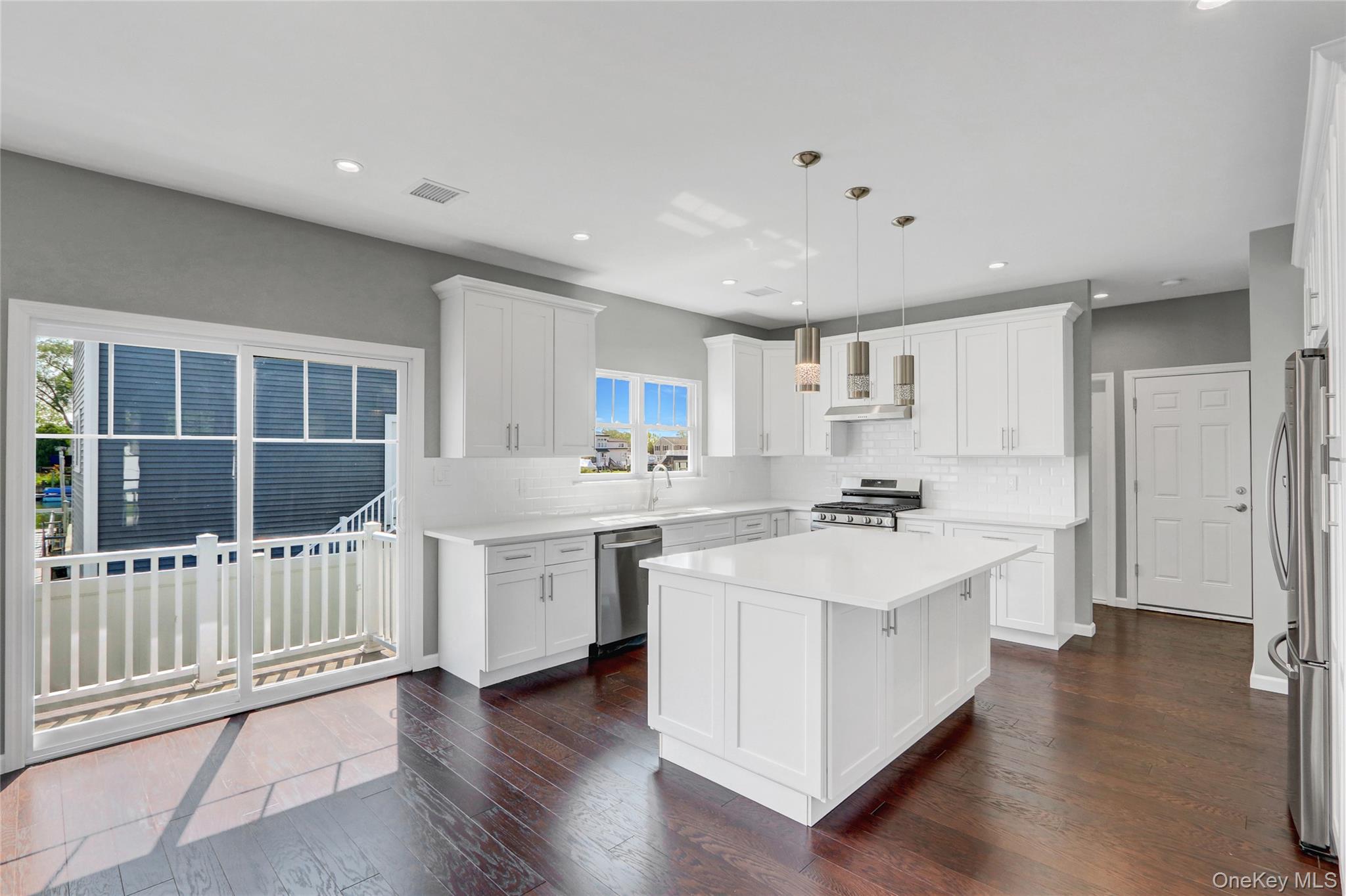 #14 photo, 2941 Moreland Avenue, ナッソー郡 Oceanside , NY 11572