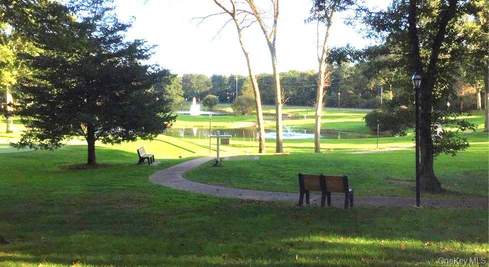 #2 photo, 259 Newcastle Court, サフォーク郡 Ridge , NY 11961