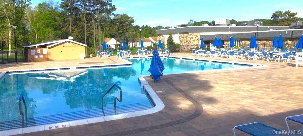 #20 photo, 259 Newcastle Court, サフォーク郡 Ridge , NY 11961