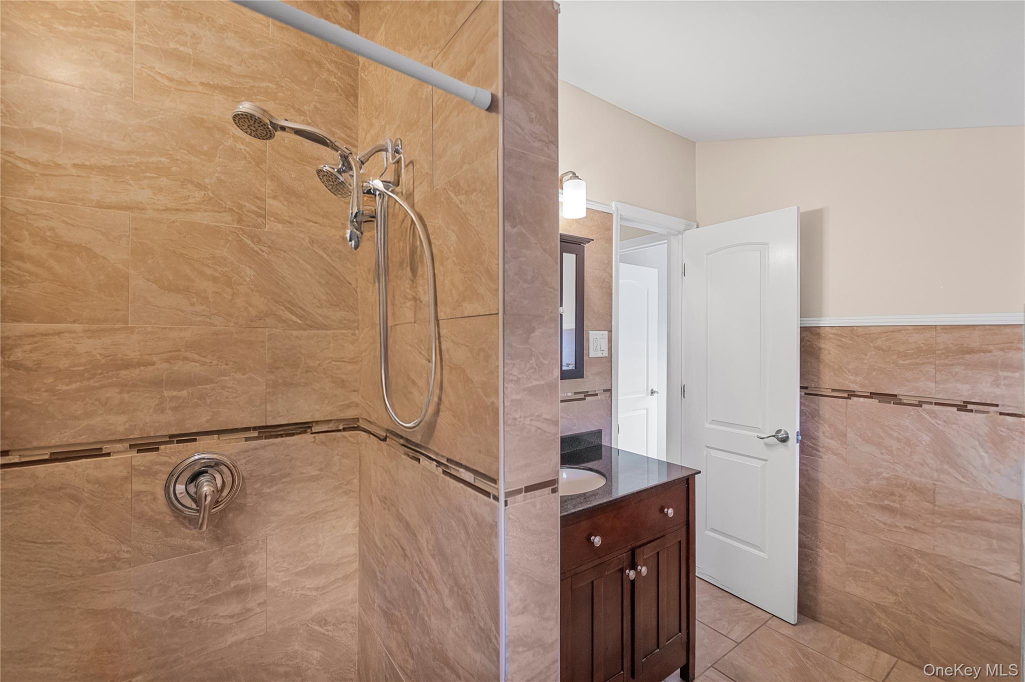 #14 photo, 360 Locust Avenue, サフォーク郡 Oakdale , NY 11769