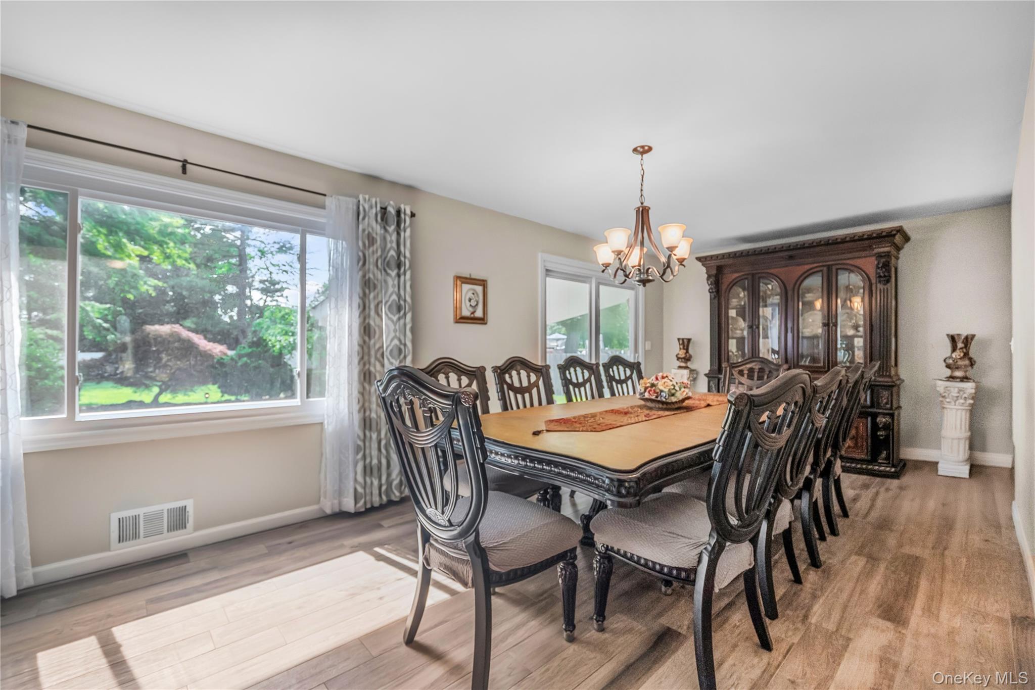 #16 photo, 360 Locust Avenue, サフォーク郡 Oakdale , NY 11769