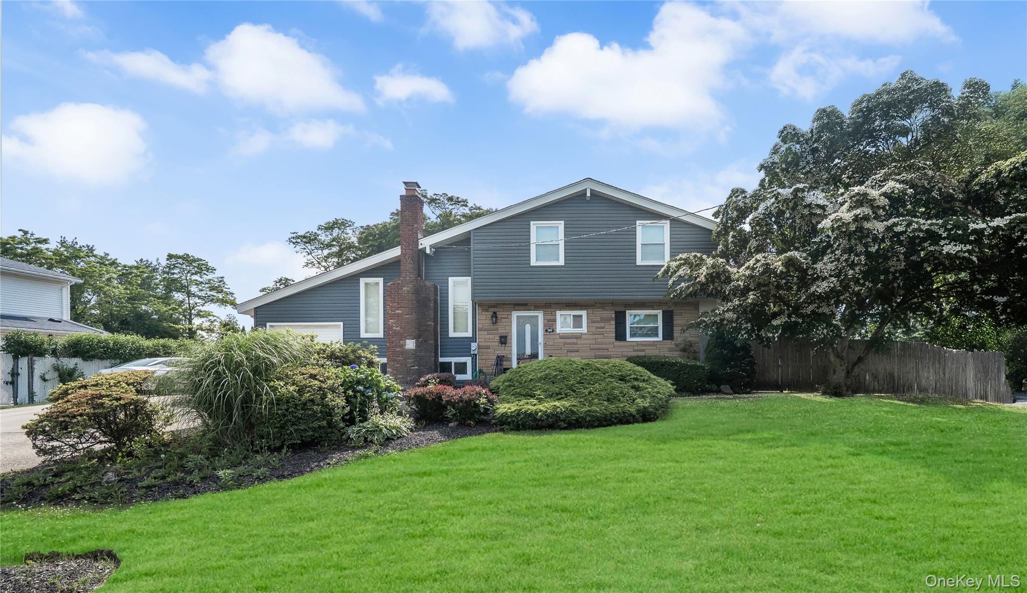 #2 photo, 360 Locust Avenue, サフォーク郡 Oakdale , NY 11769