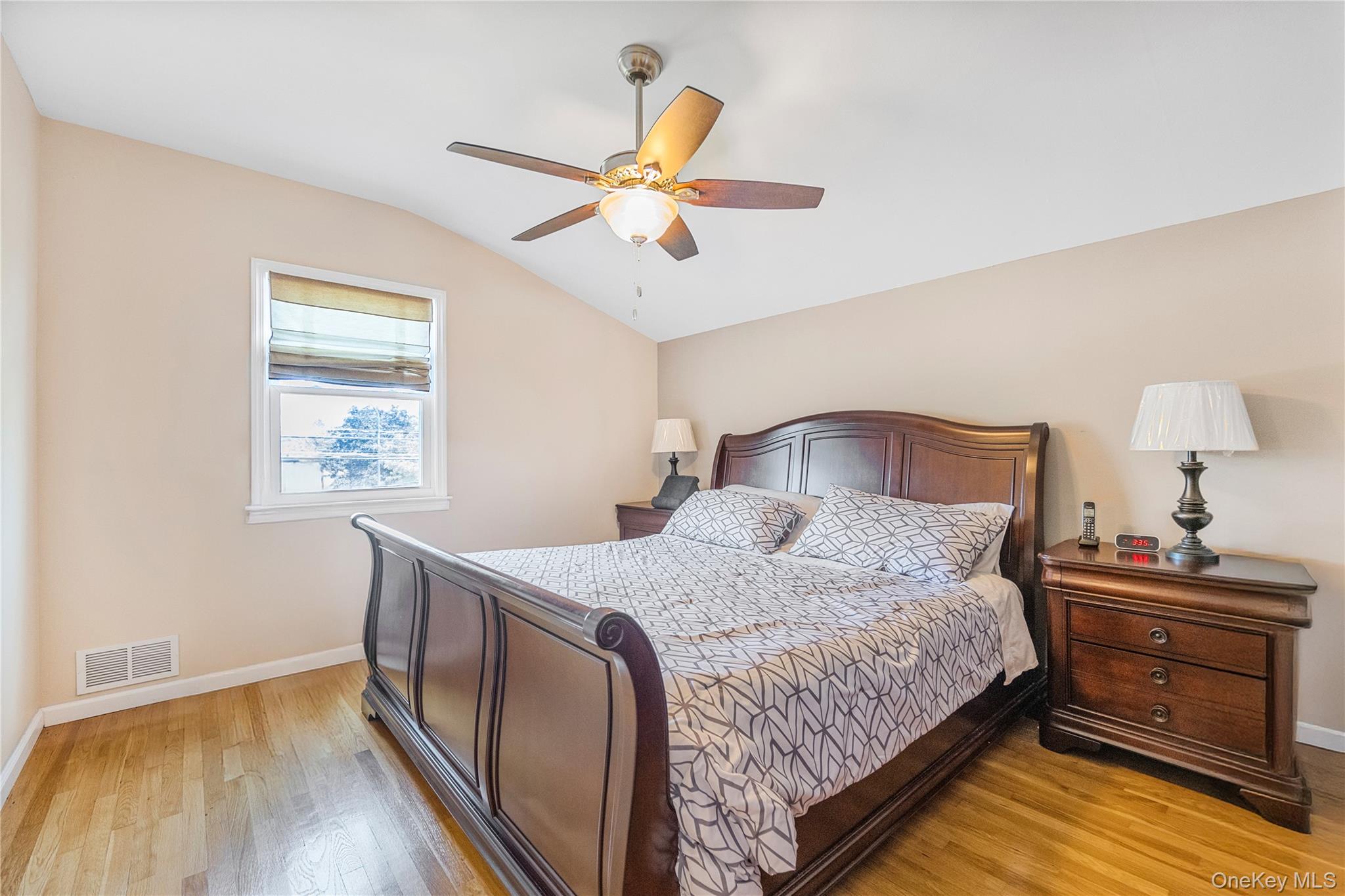 #4 photo, 360 Locust Avenue, サフォーク郡 Oakdale , NY 11769