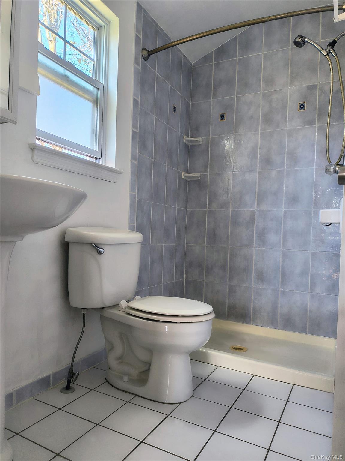 #15 photo, 1056 E Arthur Street, ナッソー郡 Uniondale , NY 11553