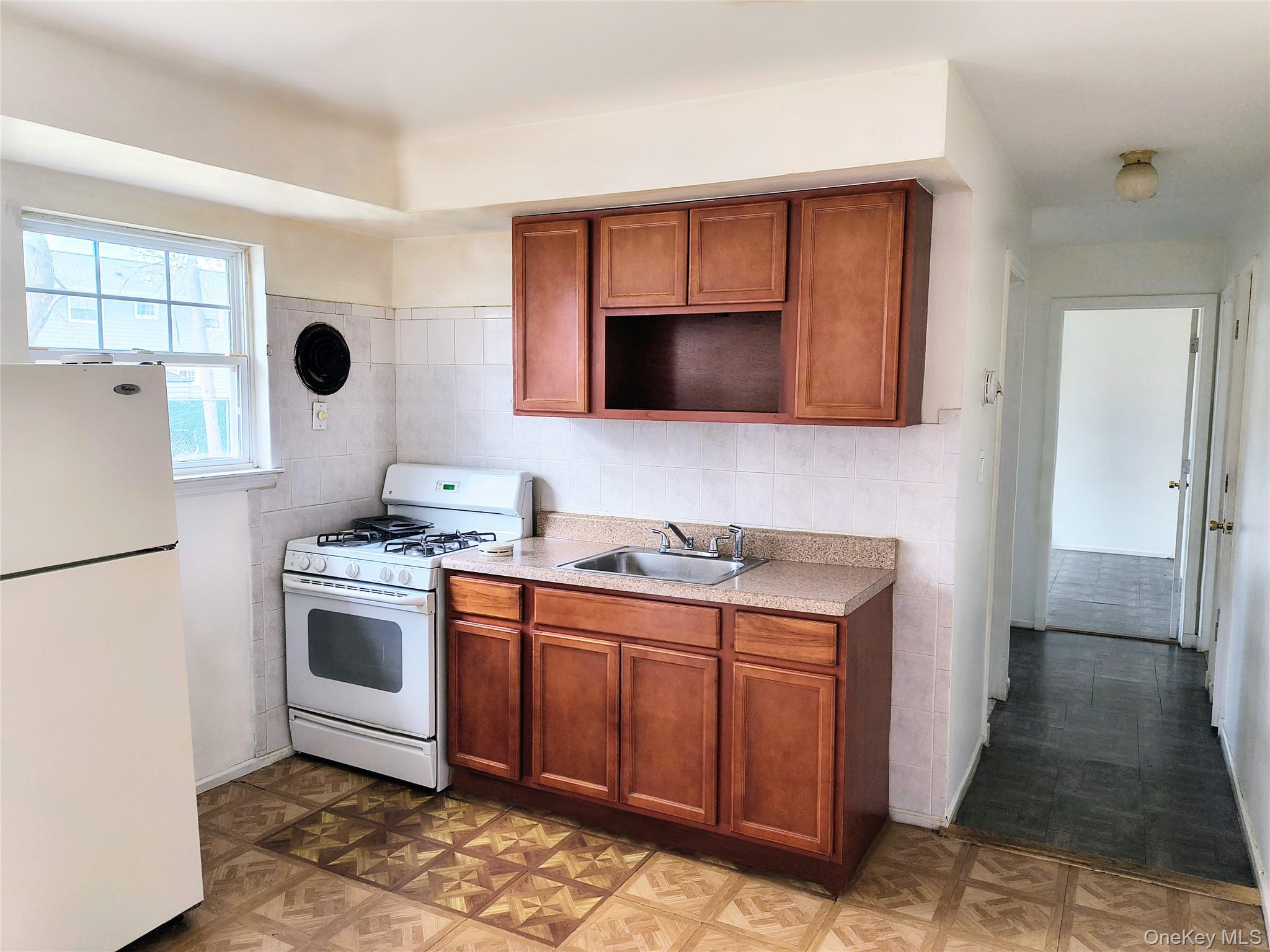 #20 photo, 1056 E Arthur Street, ナッソー郡 Uniondale , NY 11553