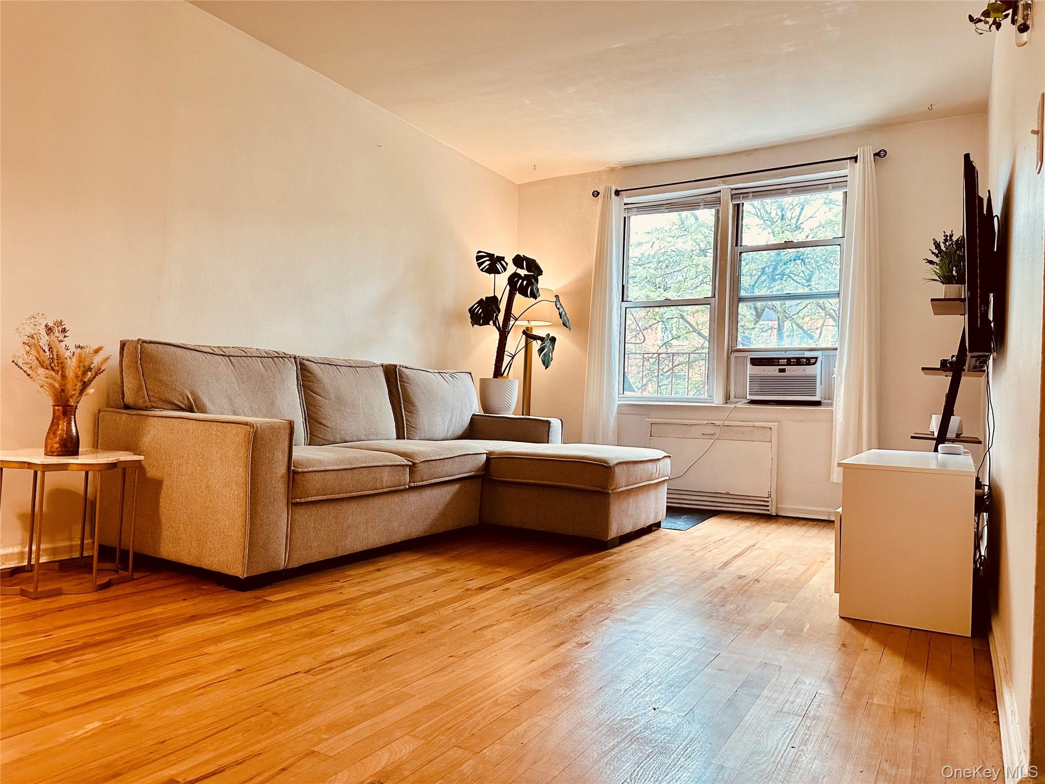 #1 photo, 3333 82nd Street, كوينز Jackson Heights , NY 11372