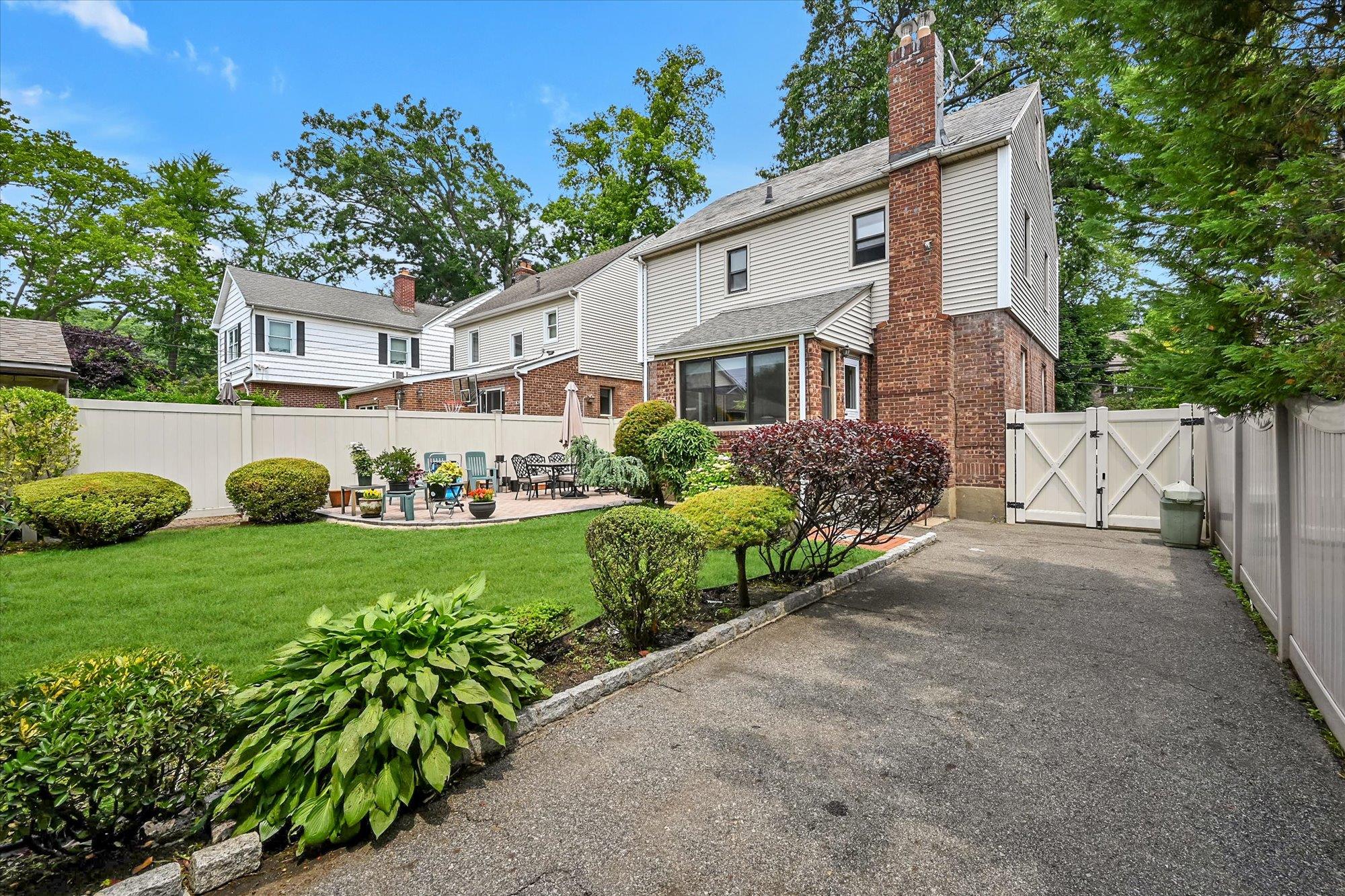 #16 photo, 33-50 210 Street, 皇后區 貝塞 Bayside , NY 11361