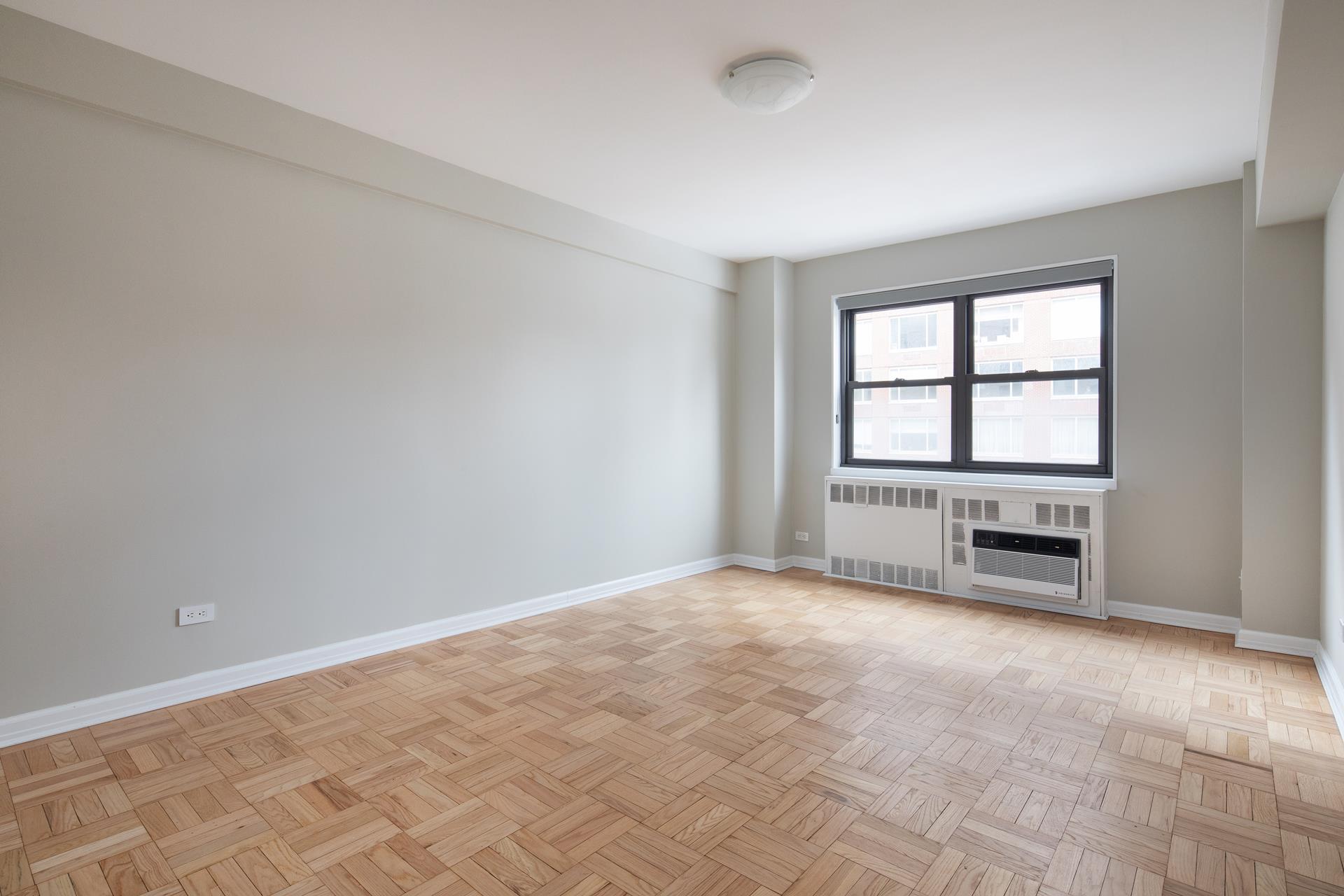 #7 photo, 305 E 72ND Street, マンハッタン Lenox Hill , NY 10021