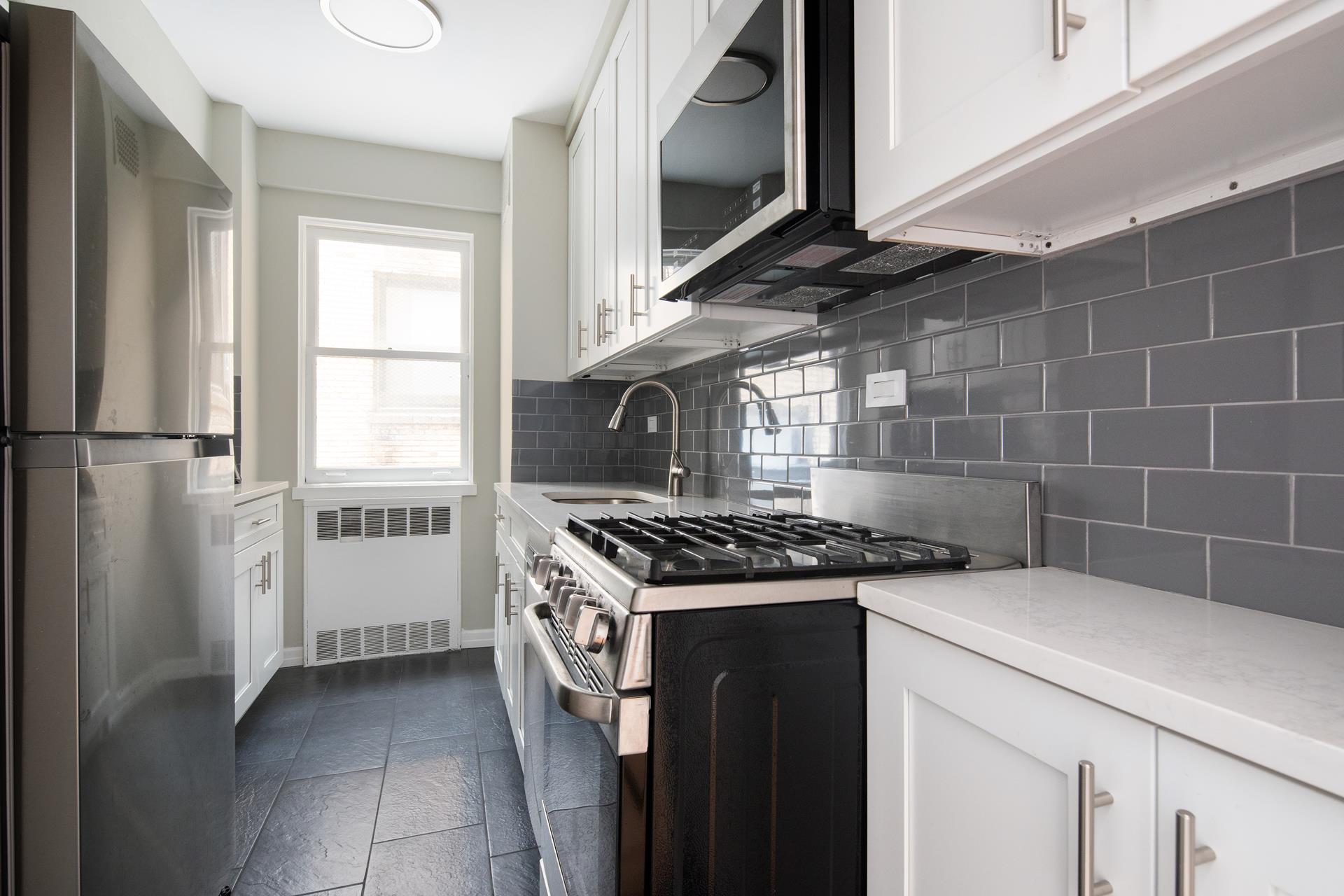 #8 photo, 305 E 72ND Street, マンハッタン Lenox Hill , NY 10021