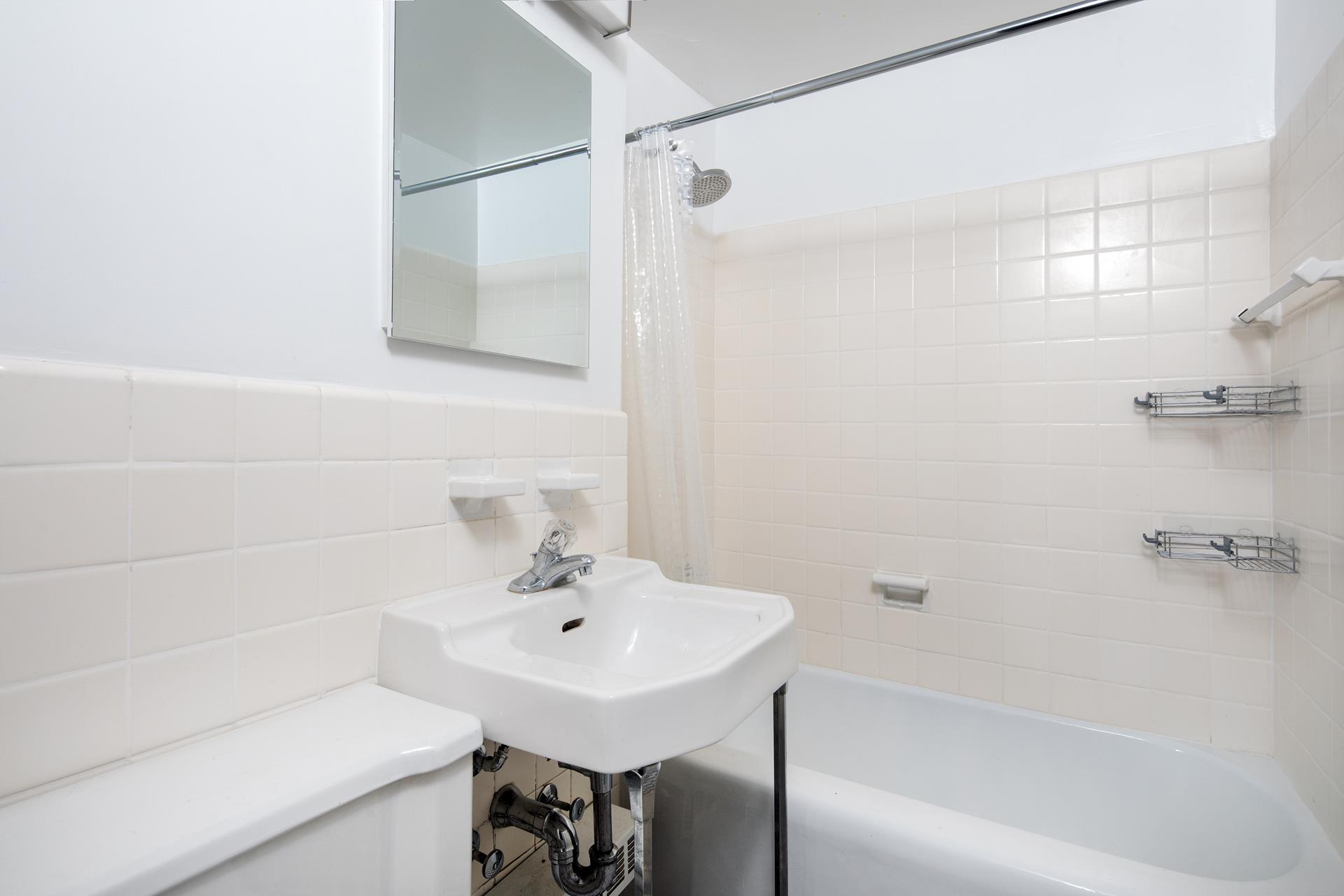 #9 photo, 305 E 72ND Street, マンハッタン Lenox Hill , NY 10021