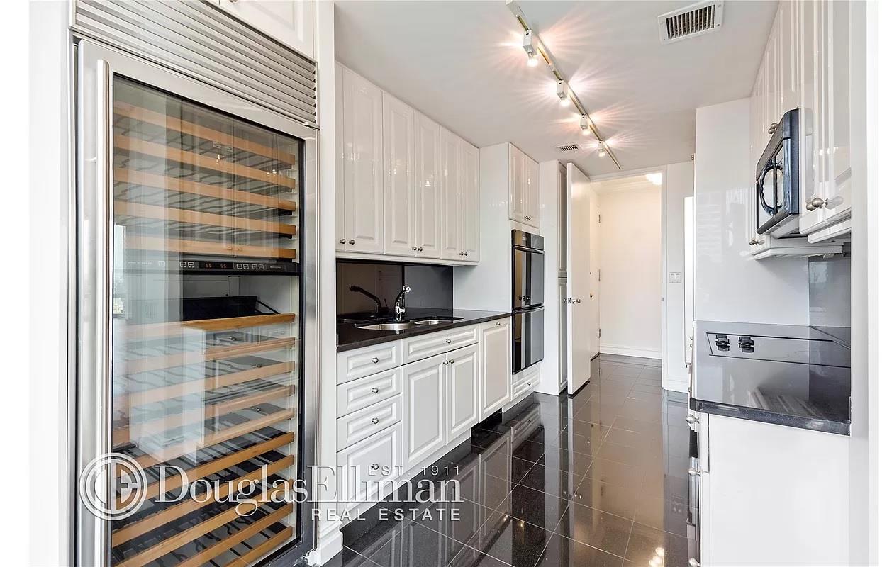 #9 photo, 641 5TH Avenue, マンハッタン Midtown East , NY 10022