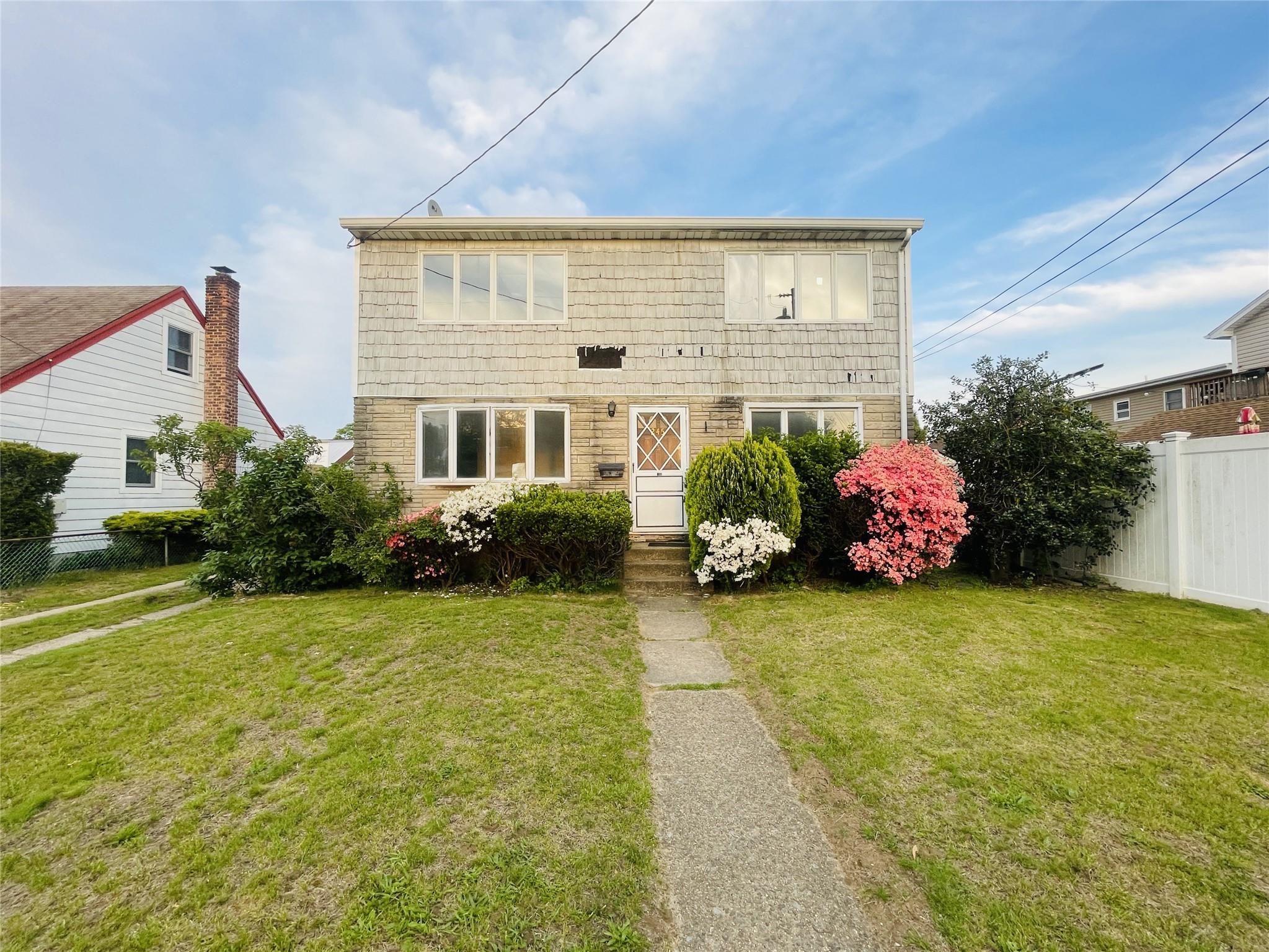 #1 photo, 245 Stone Street, 長島 Elmont , NY 11003