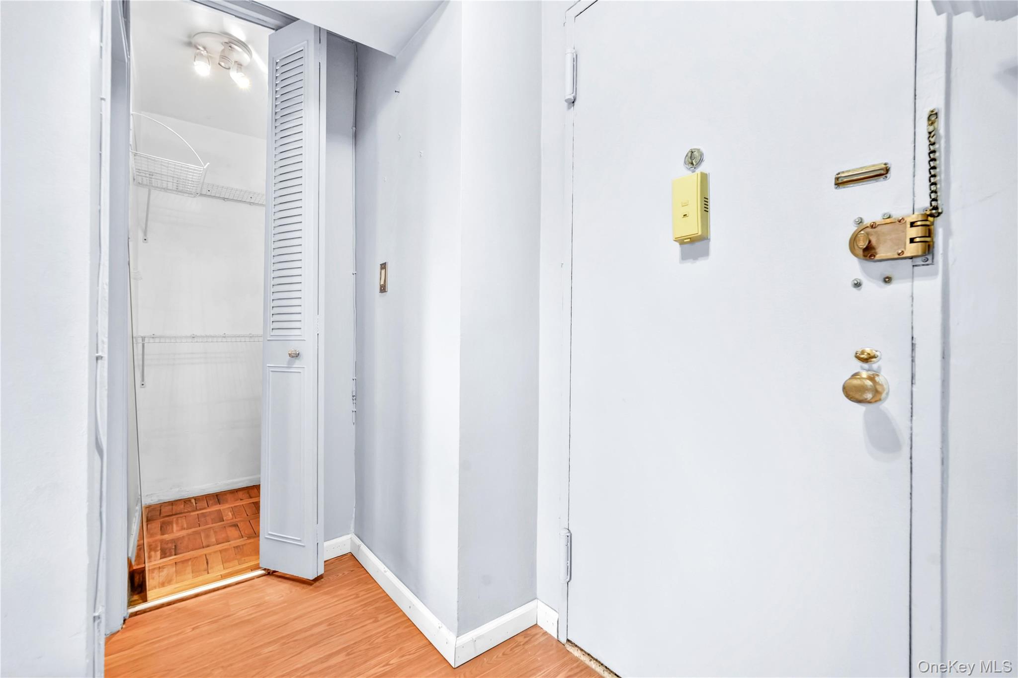 #14 photo, 68-15 Selfridge Street, クイーンズ区 Forest Hills , NY 11375