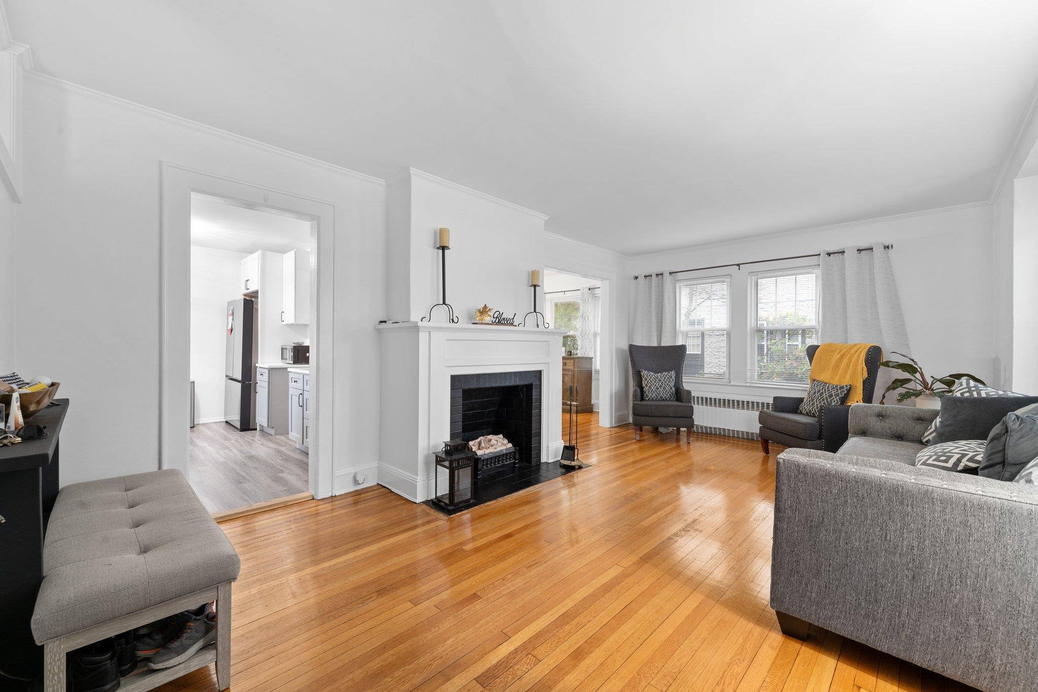 #11 photo, 17 Sachem St Street, ناسو East Rockaway , NY 11518