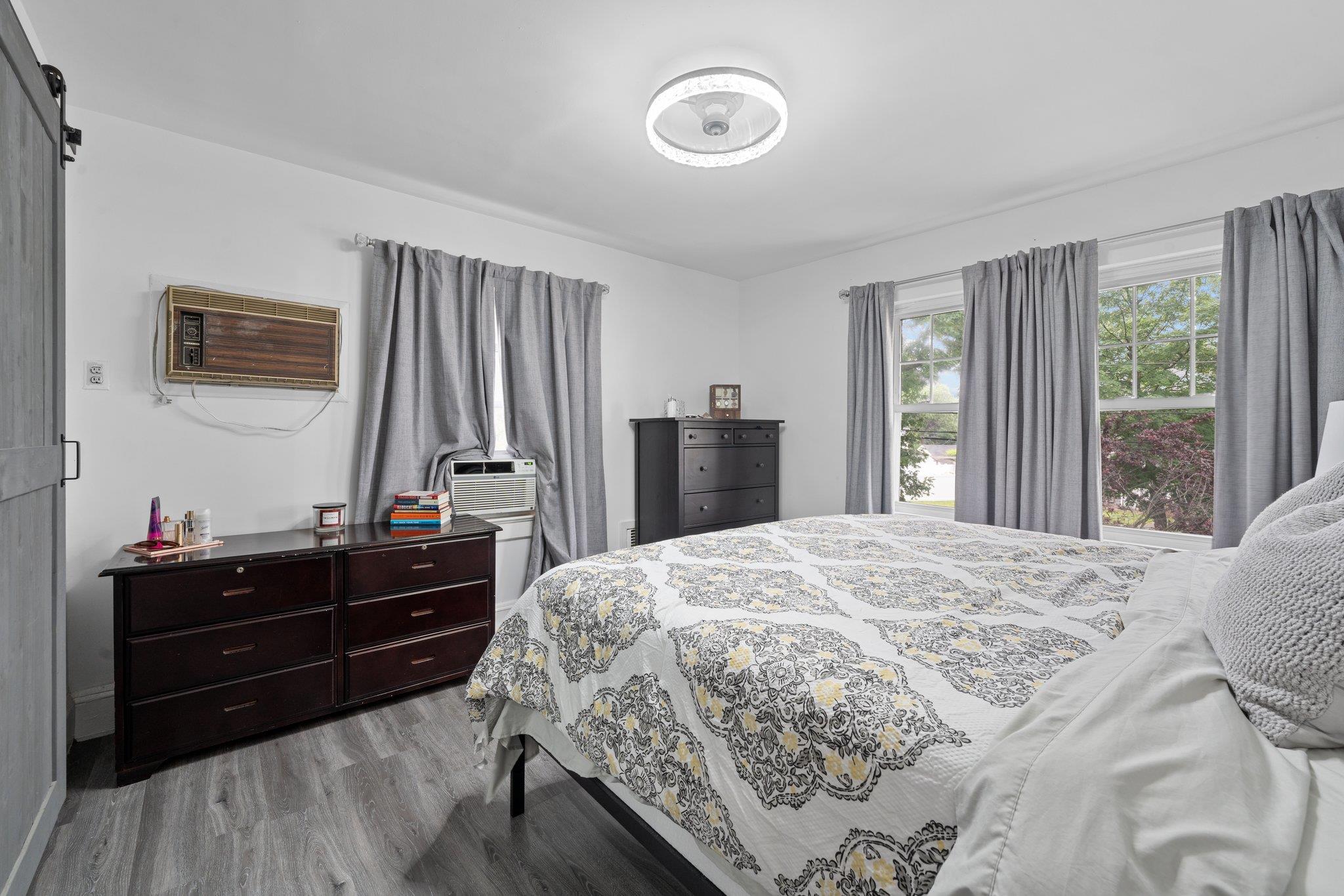 #12 photo, 17 Sachem St Street, ناسو East Rockaway , NY 11518