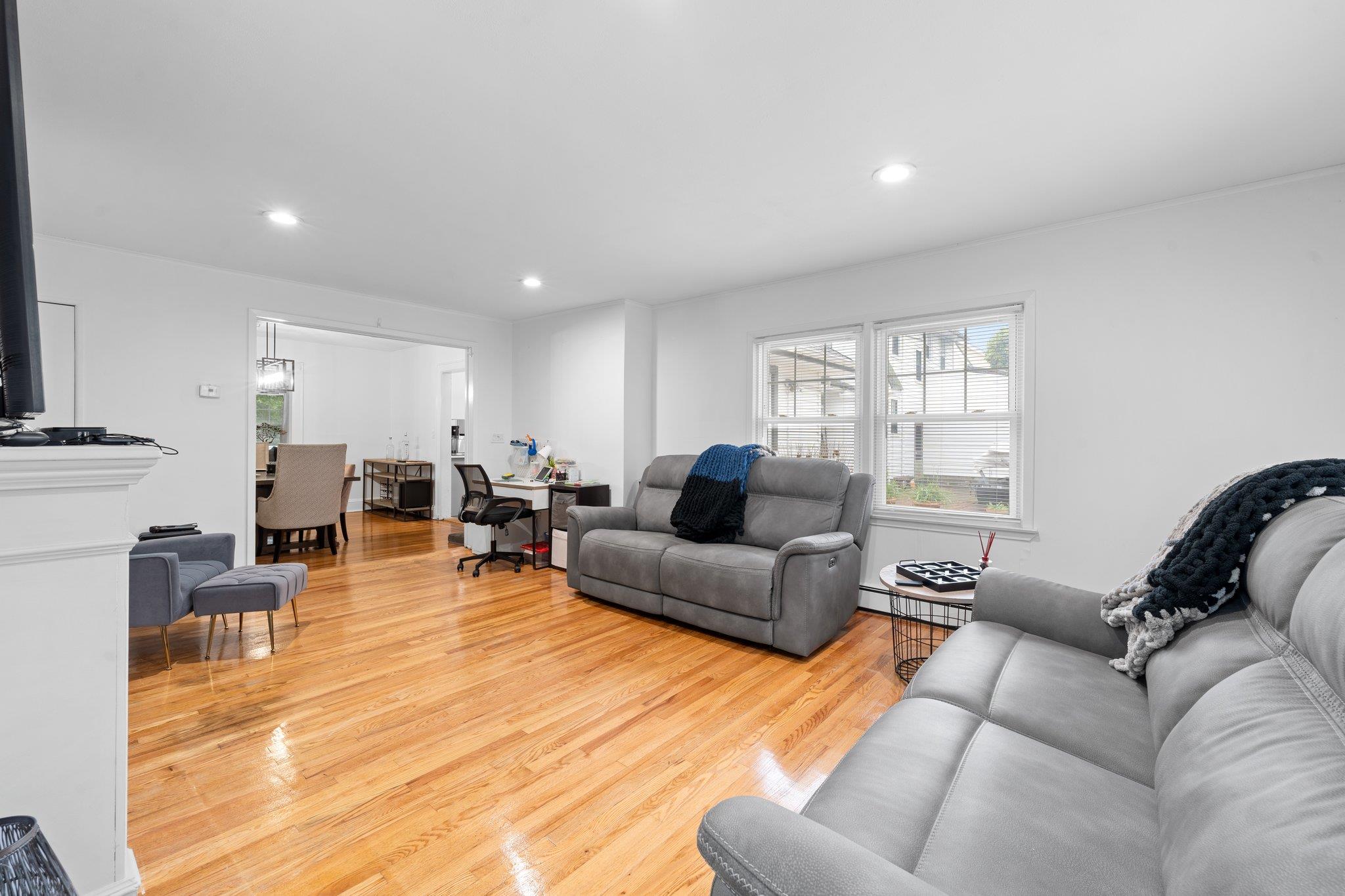 #3 photo, 17 Sachem St Street, ناسو East Rockaway , NY 11518