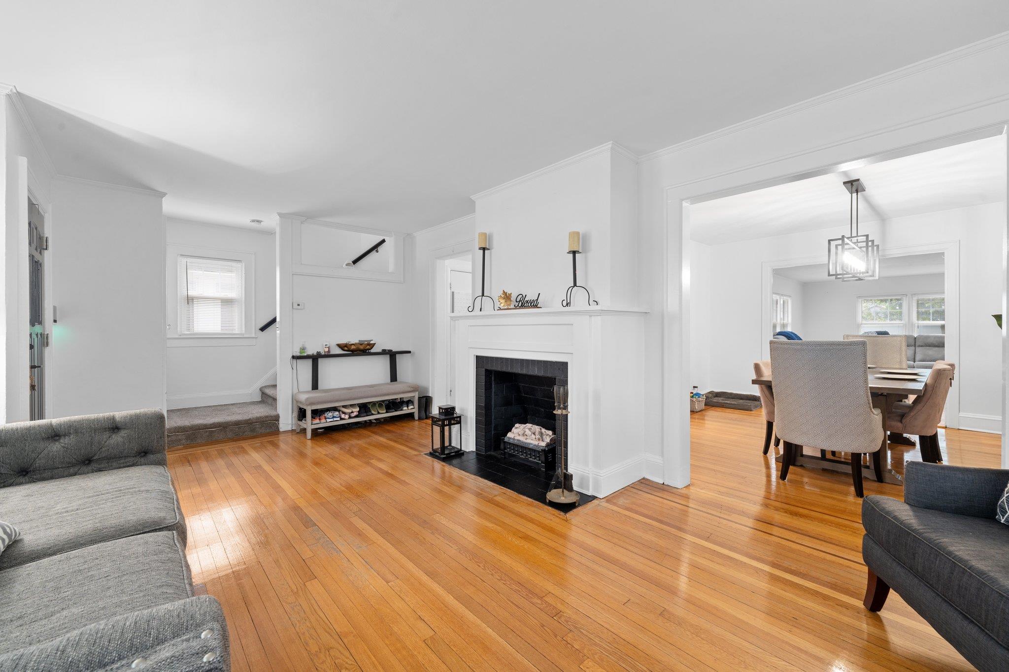 #9 photo, 17 Sachem St Street, ناسو East Rockaway , NY 11518