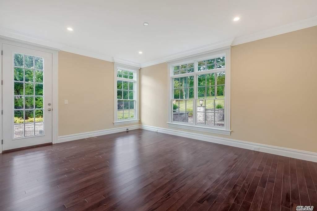 #15 photo, 19 Meadow Glen Road, سوفولك Fort Salonga , NY 11768